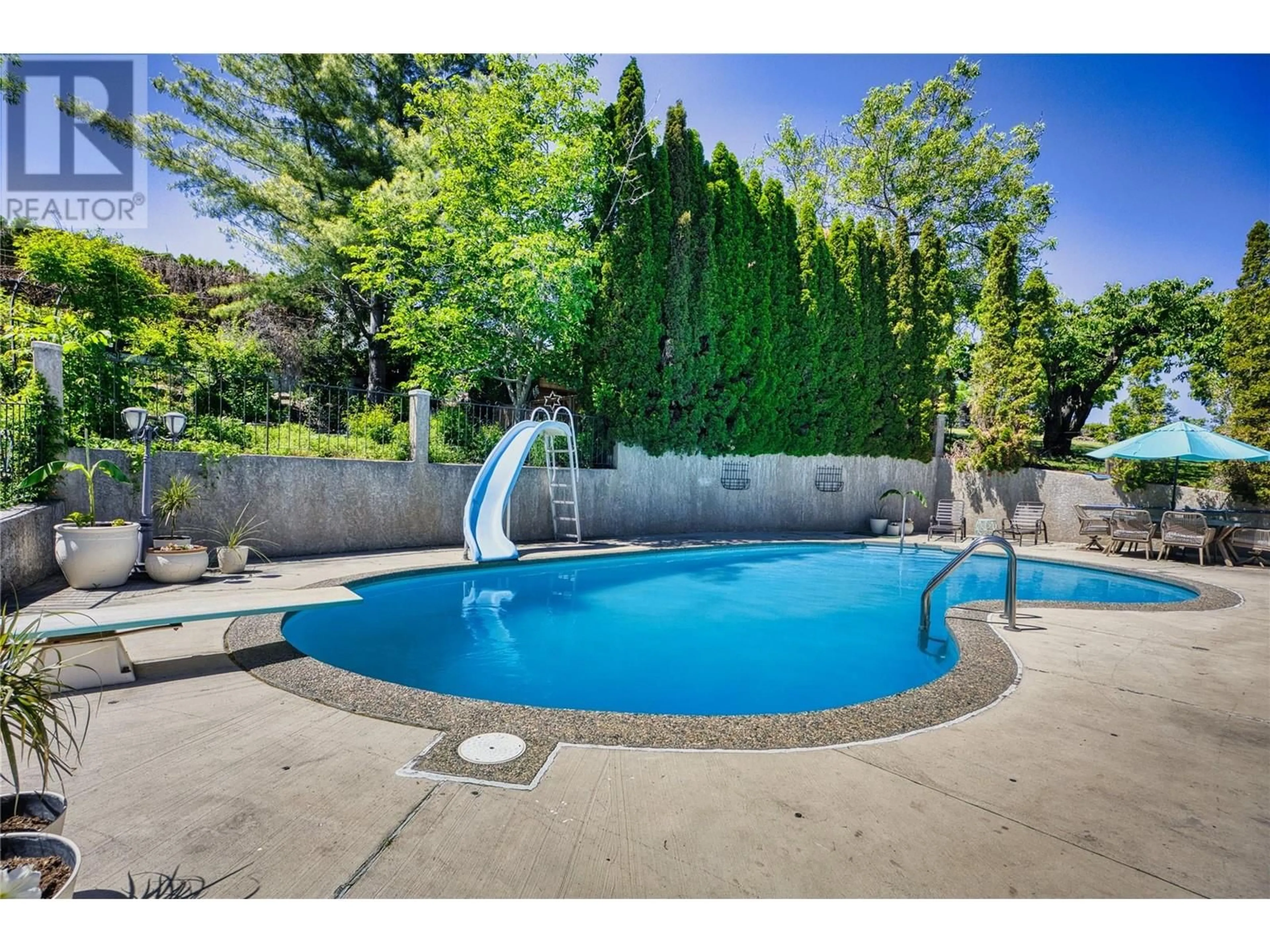 Indoor garage for 2340 THACKER DRIVE, West Kelowna British Columbia V1Z1V8