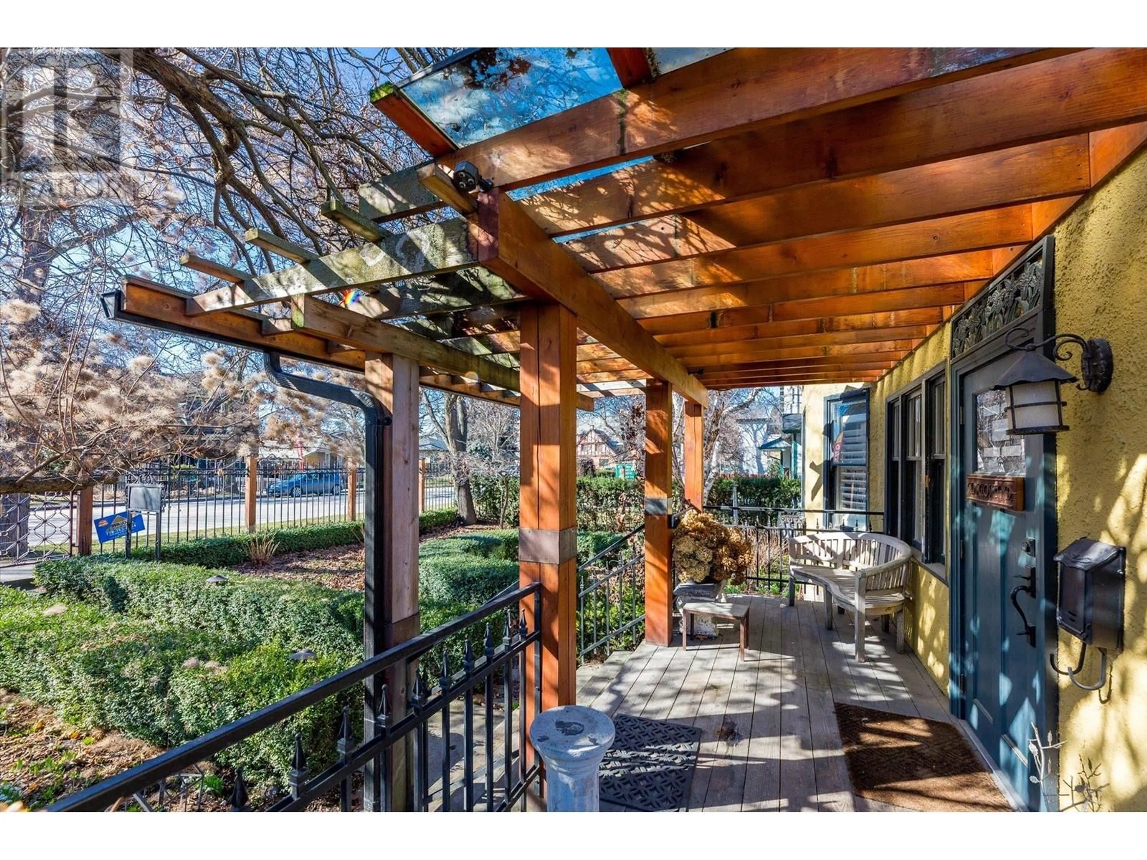 Patio, street for 770 BERNARD AVENUE, Kelowna British Columbia V1Y6P5