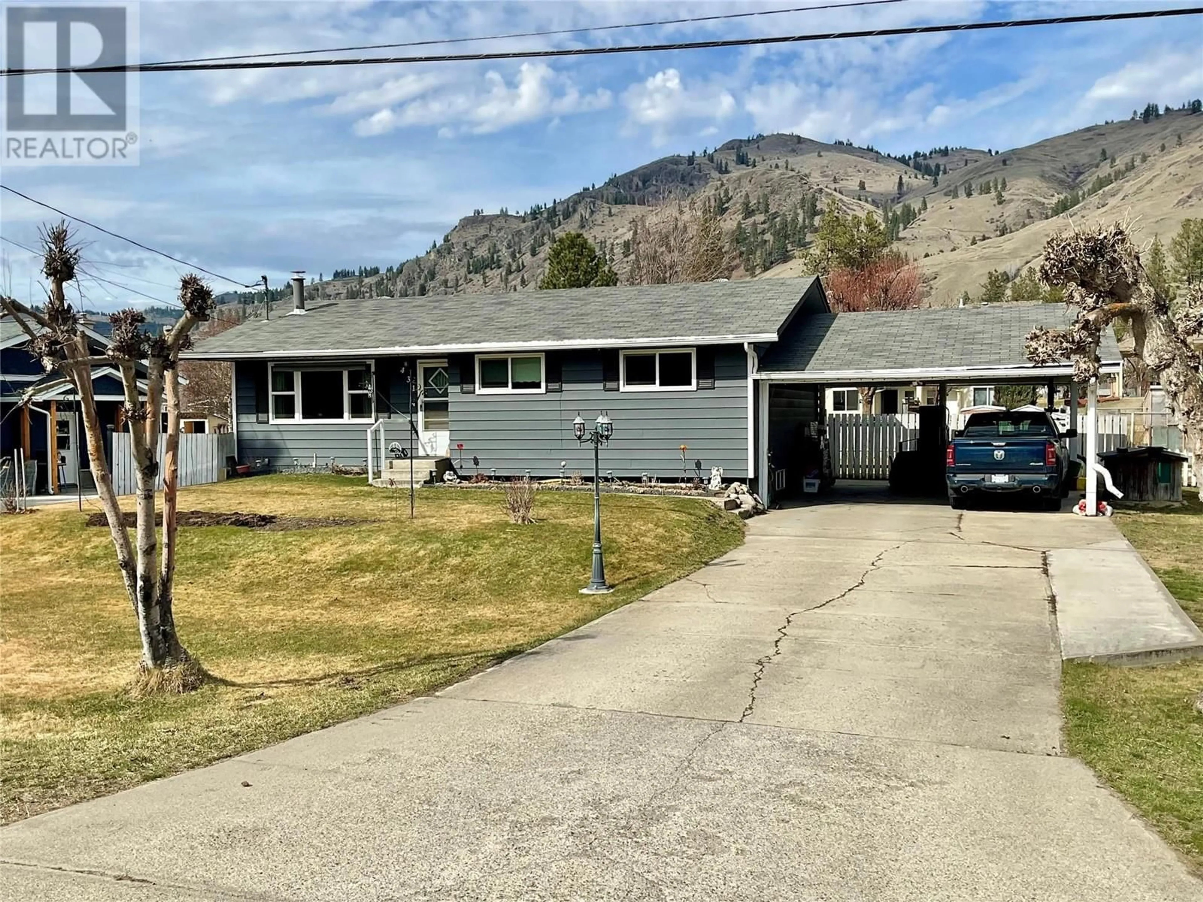A pic from outside/outdoor area/front of a property/back of a property/a pic from drone, mountain view for 431 HARTLAND AVENUE, Midway British Columbia V0H1M0