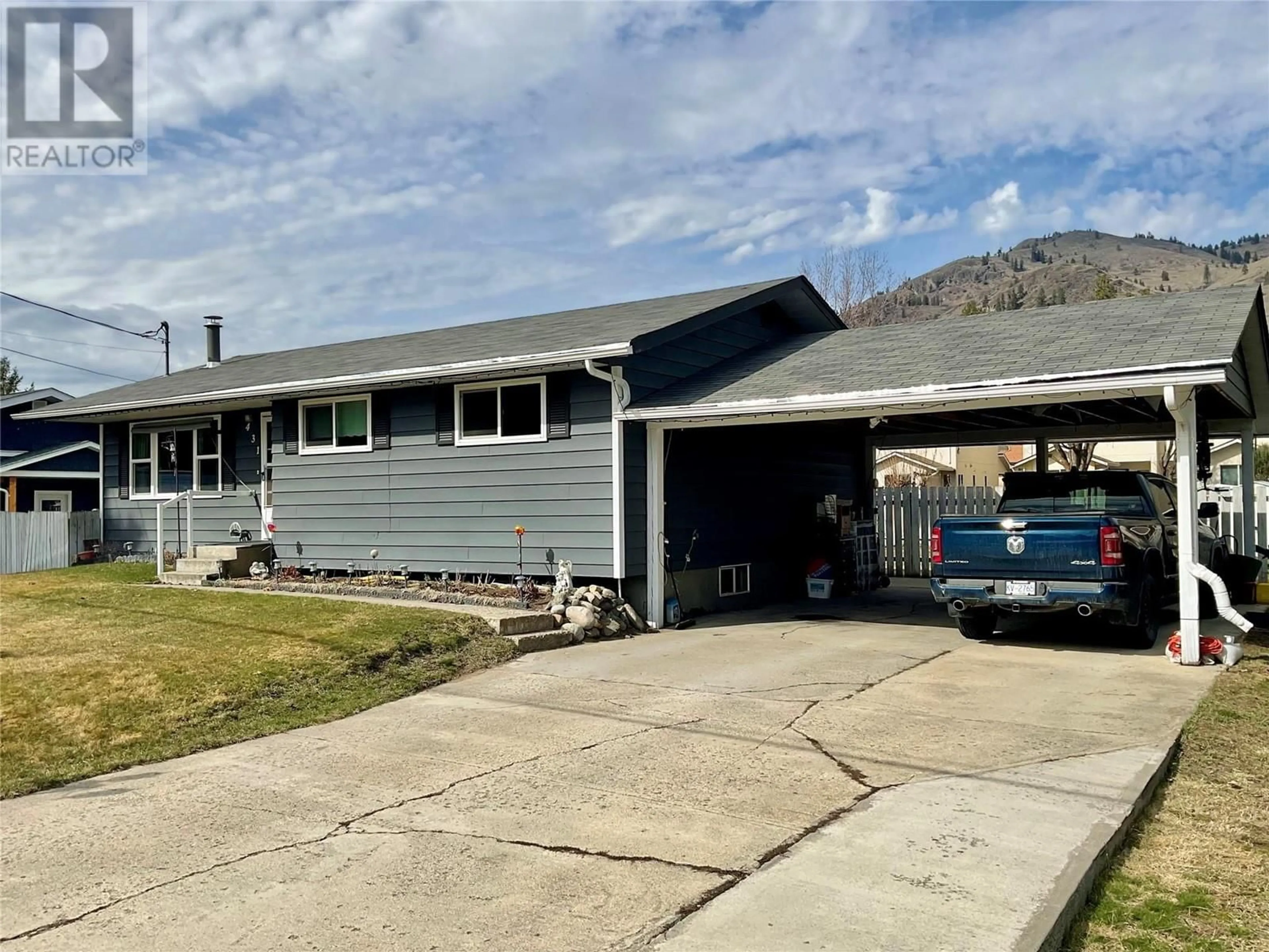 Home with vinyl exterior material, mountain view for 431 HARTLAND AVENUE, Midway British Columbia V0H1M0