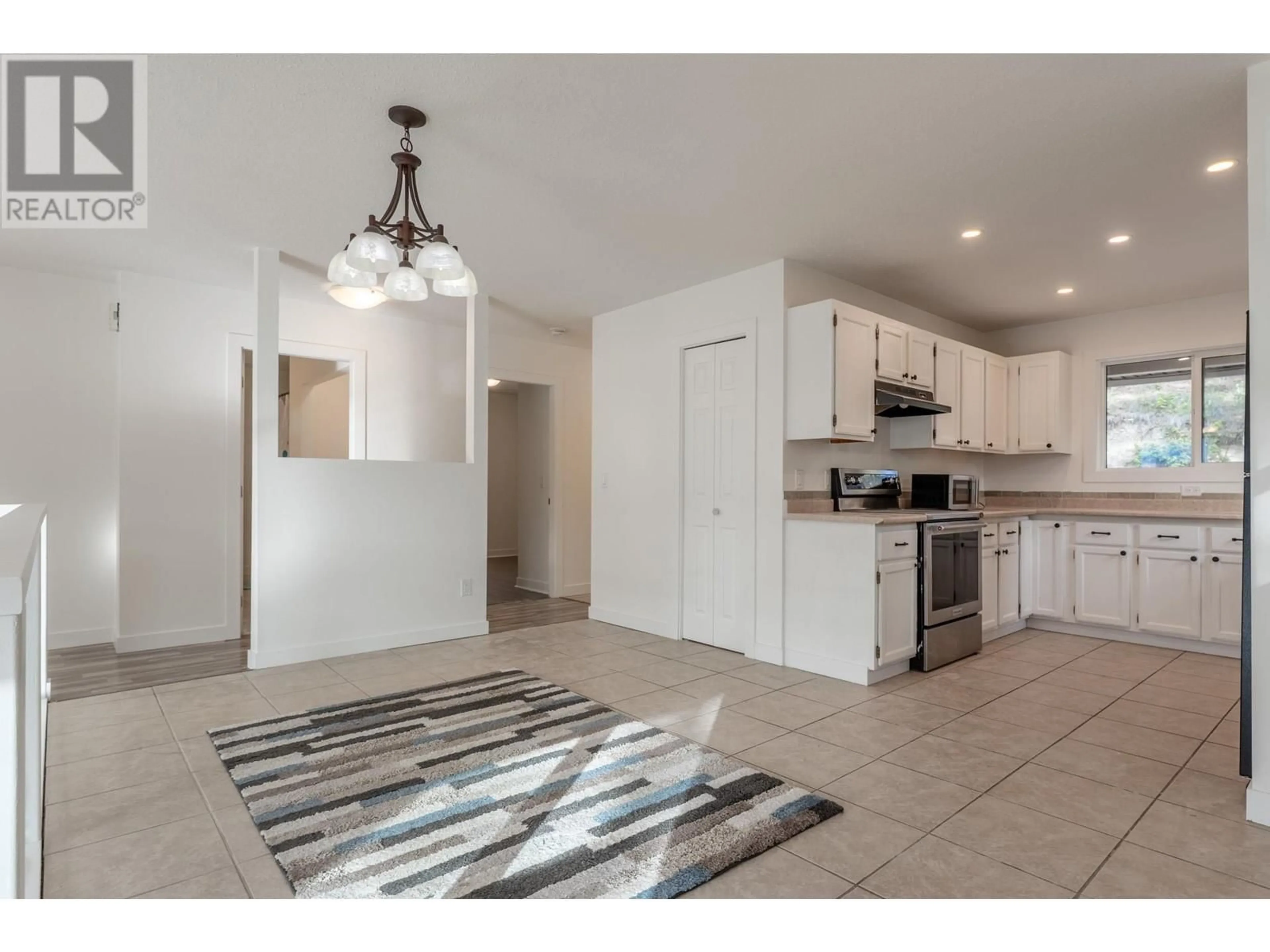 Open concept kitchen, ceramic/tile floor for 1370 MCKINLEY ROAD, Kelowna British Columbia V8V2B7
