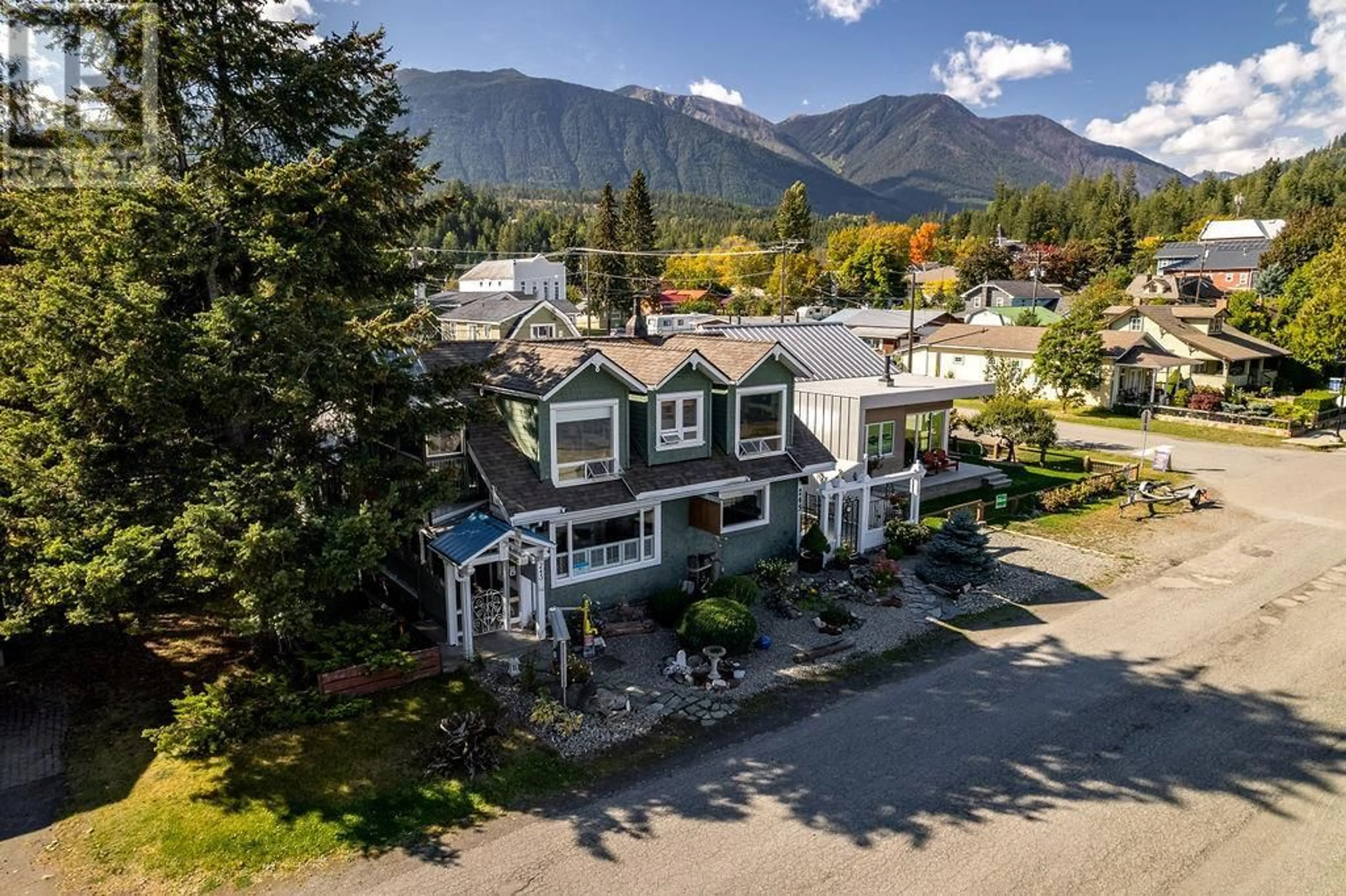 A pic from outside/outdoor area/front of a property/back of a property/a pic from drone, mountain view for 243 FRONT STREET, Kaslo British Columbia V0G1M0