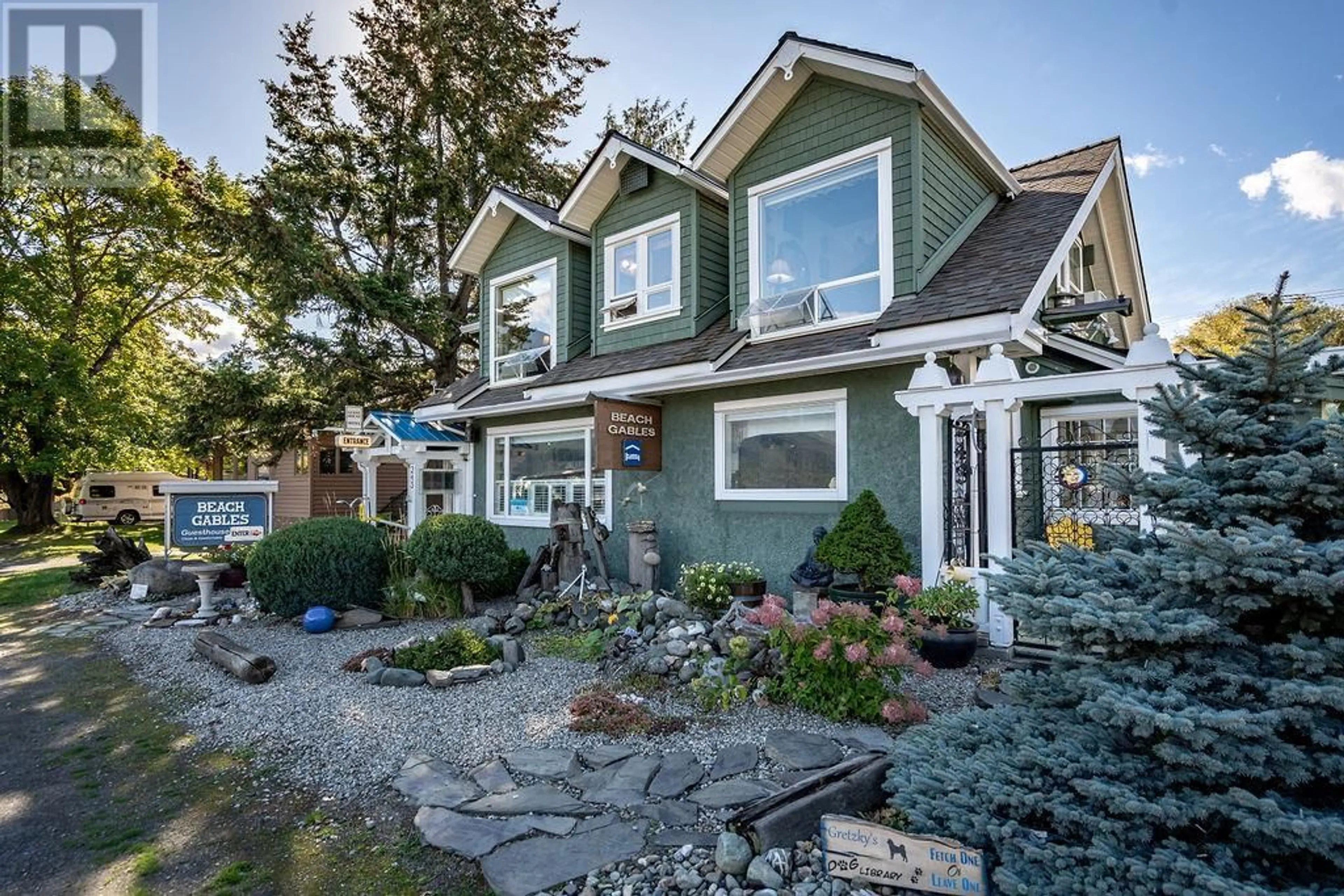 Home with vinyl exterior material, street for 243 FRONT STREET, Kaslo British Columbia V0G1M0
