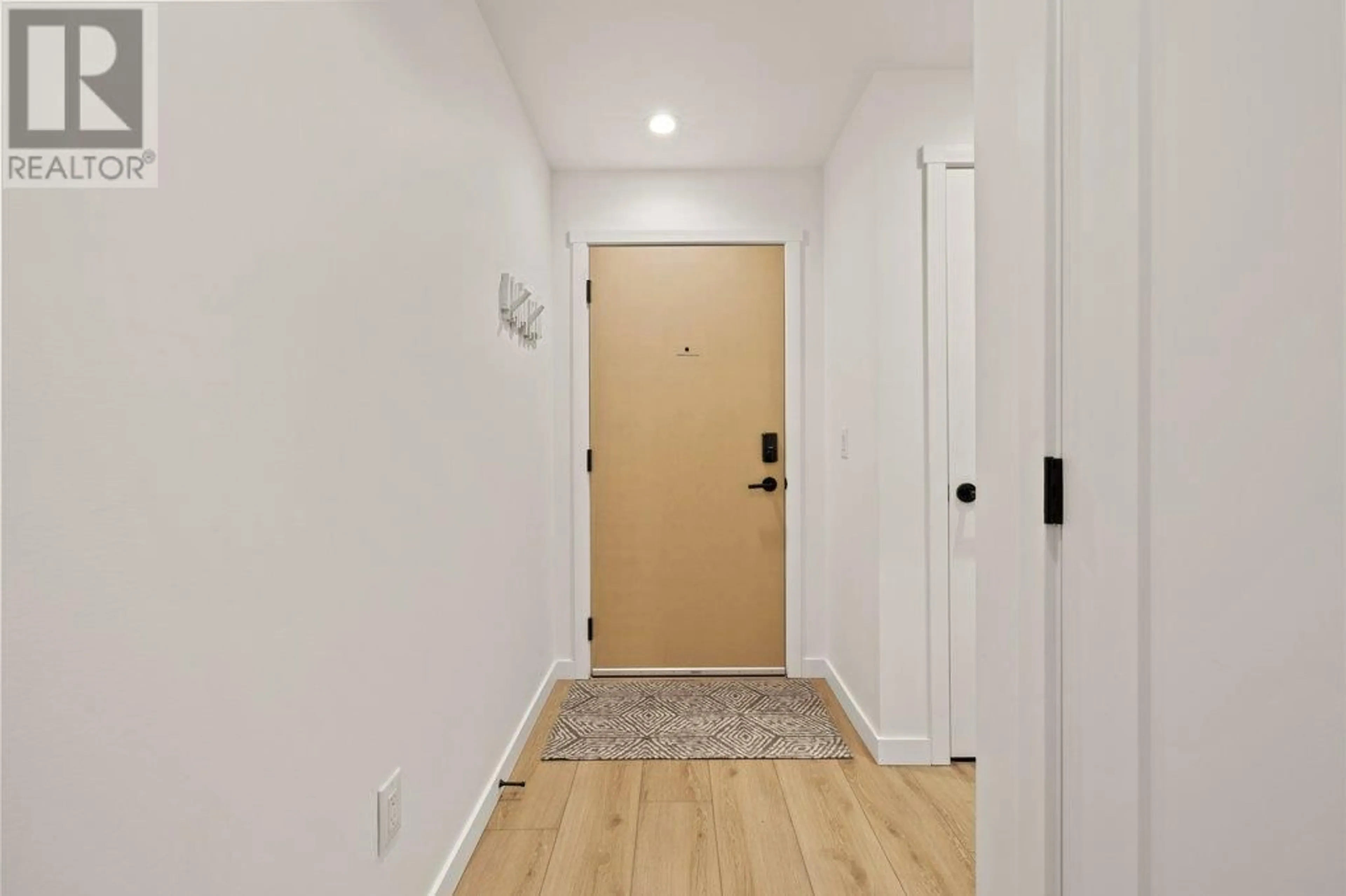 Indoor entryway for 208 - 660 CAWSTON AVENUE NORTH, Kelowna British Columbia V1Y9M1