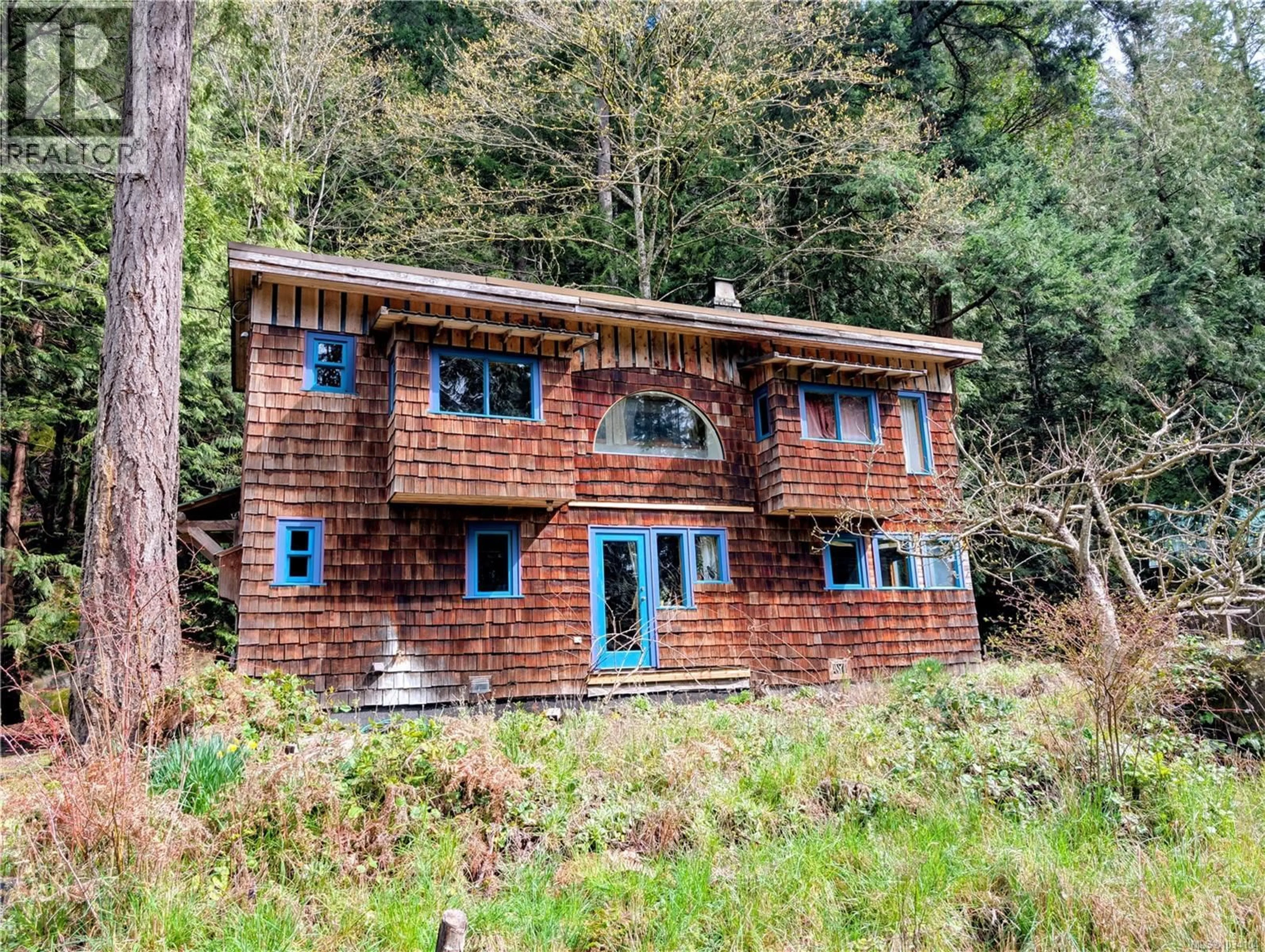 A pic from outside/outdoor area/front of a property/back of a property/a pic from drone, building for 948 HARRISON WAY, Gabriola Island British Columbia V0R1X2