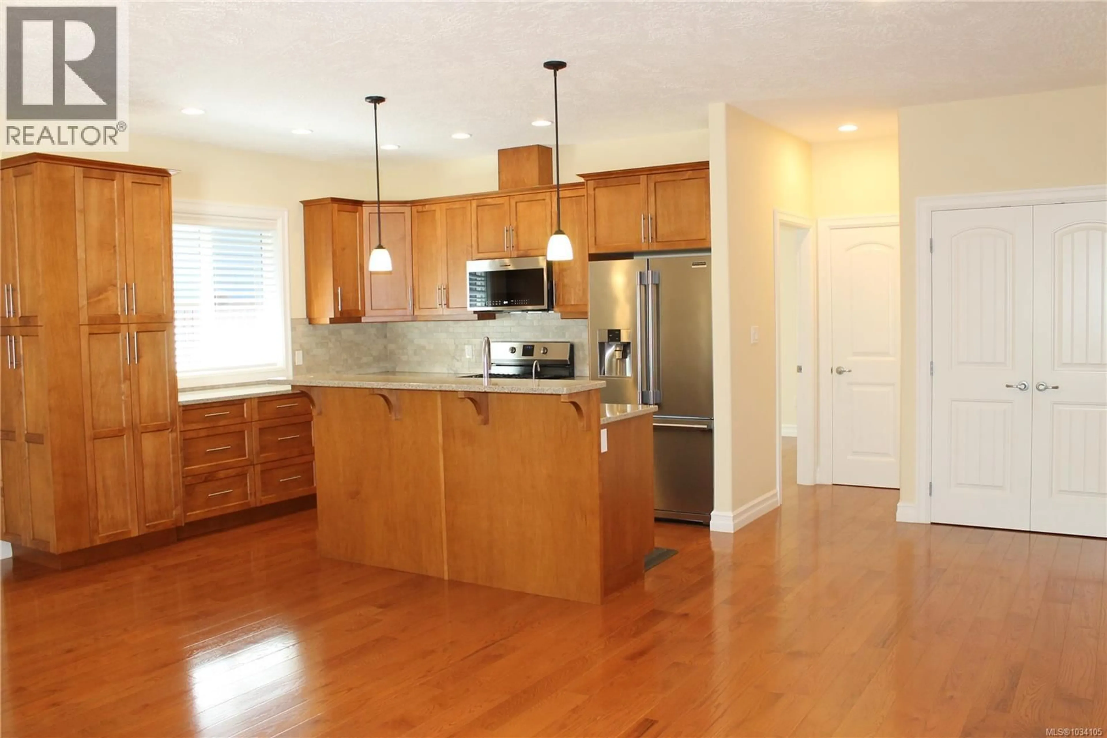 Open concept kitchen, wood/laminate floor for 9822 NAPIER PLACE, Chemainus British Columbia V0R1K2