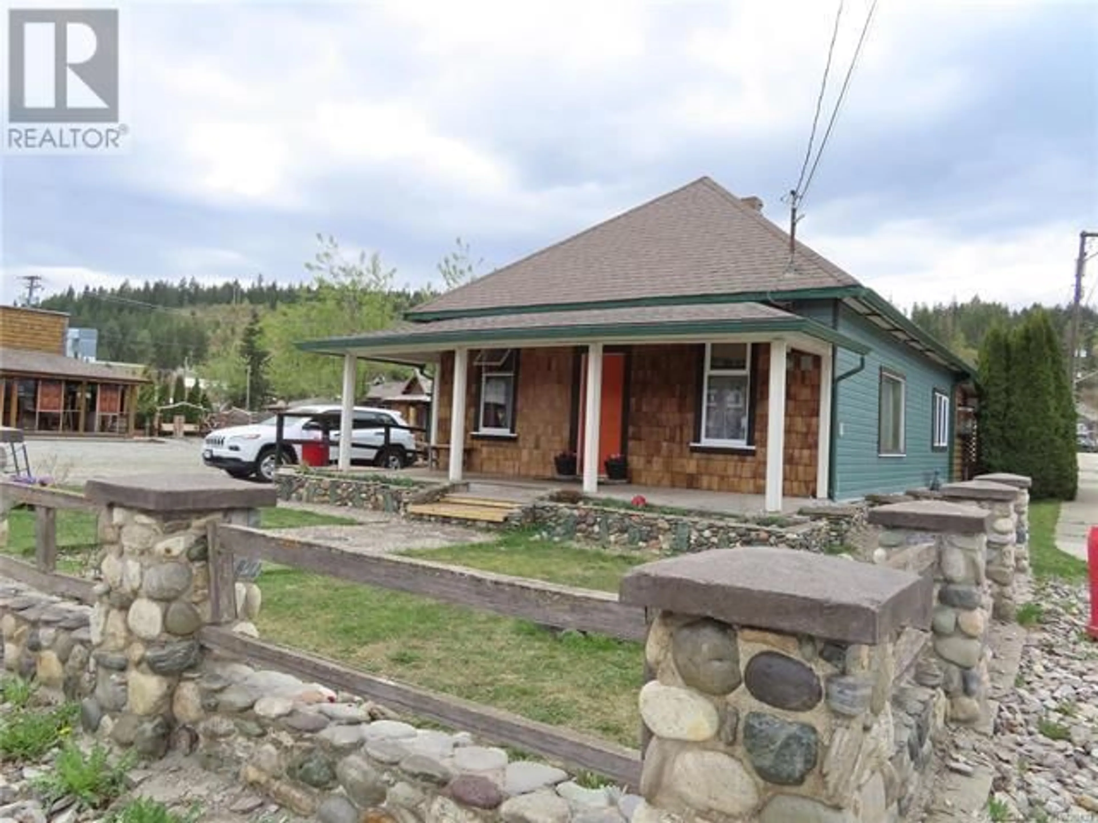 A pic from outside/outdoor area/front of a property/back of a property/a pic from drone, street for 512 OLD VERNON STREET, Enderby British Columbia V0E1V0