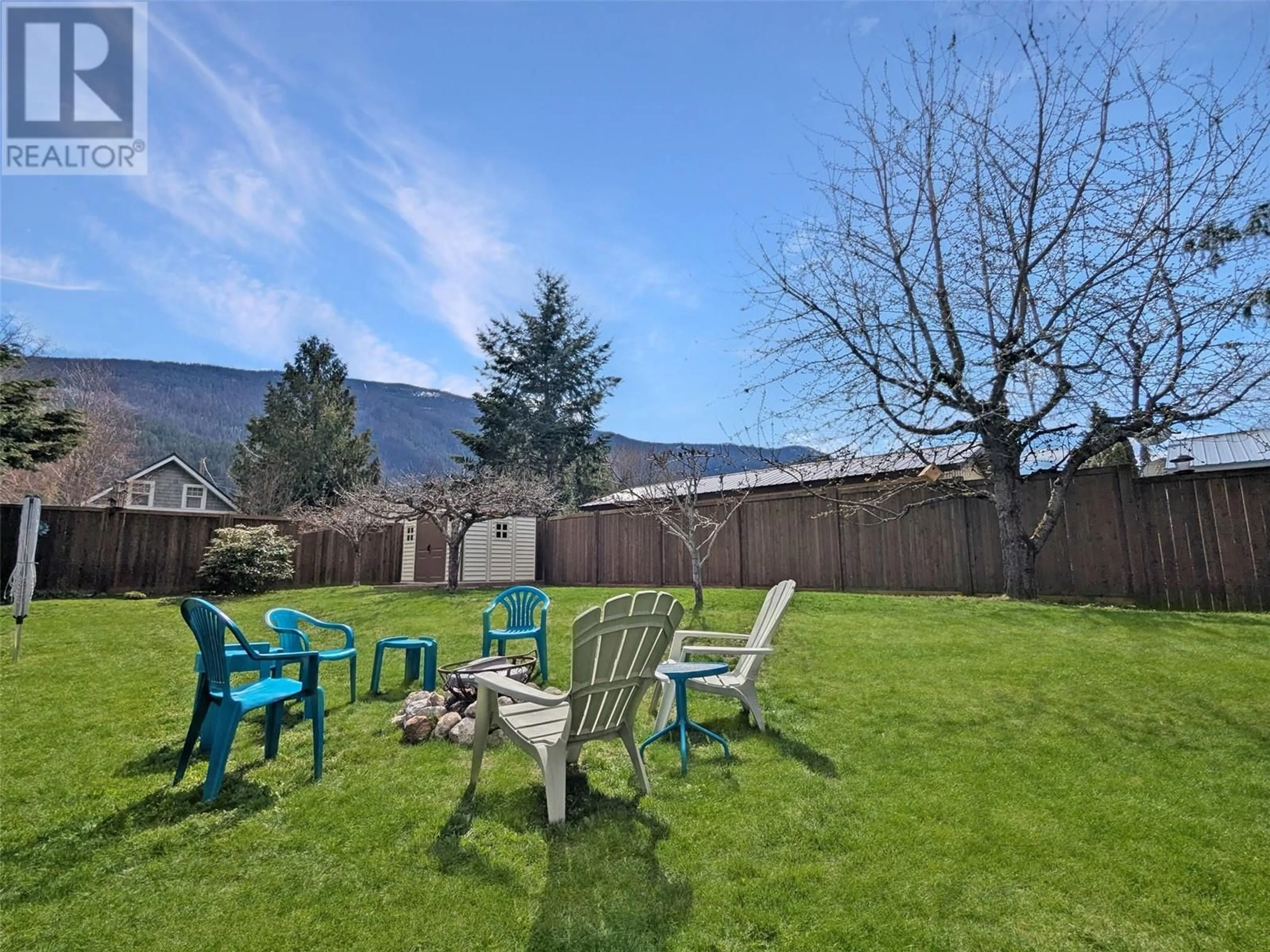 Patio, mountain view for 303 DELANY AVENUE, Slocan British Columbia V0G2C0