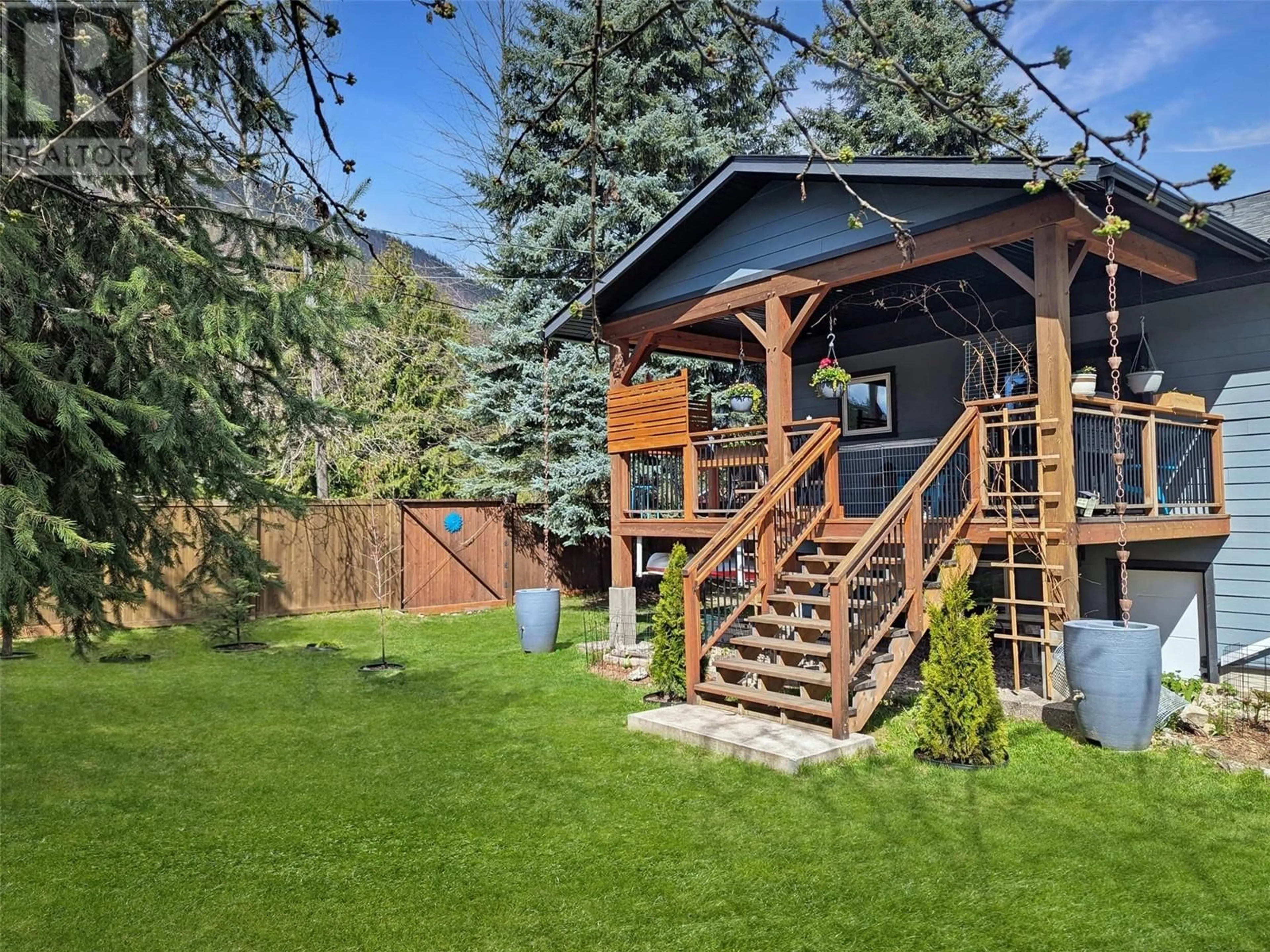 Patio, mountain view for 303 DELANY AVENUE, Slocan British Columbia V0G2C0