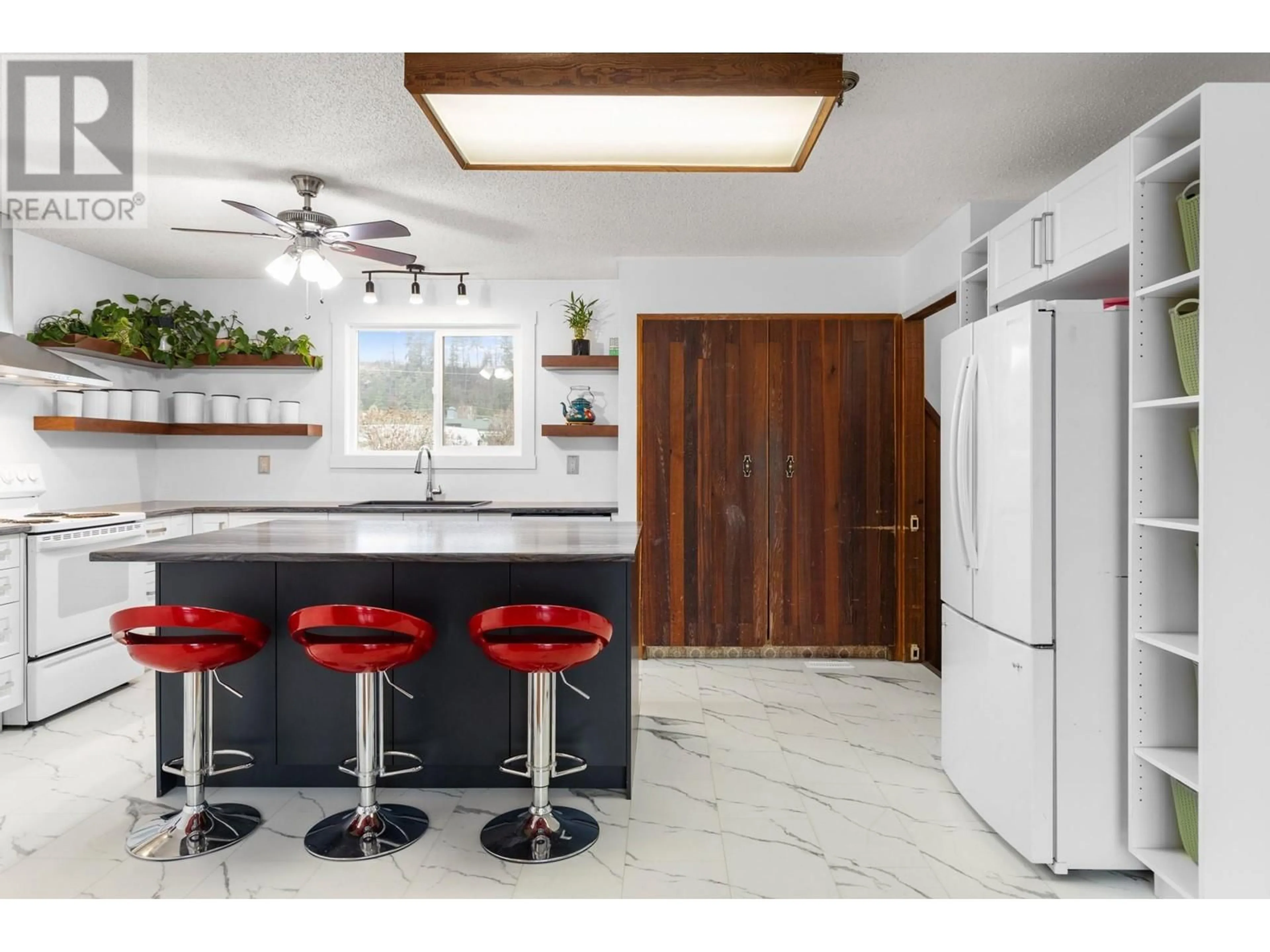 Open concept kitchen, ceramic/tile floor for 955 HICKORY ROAD, Kelowna British Columbia V1X4K8