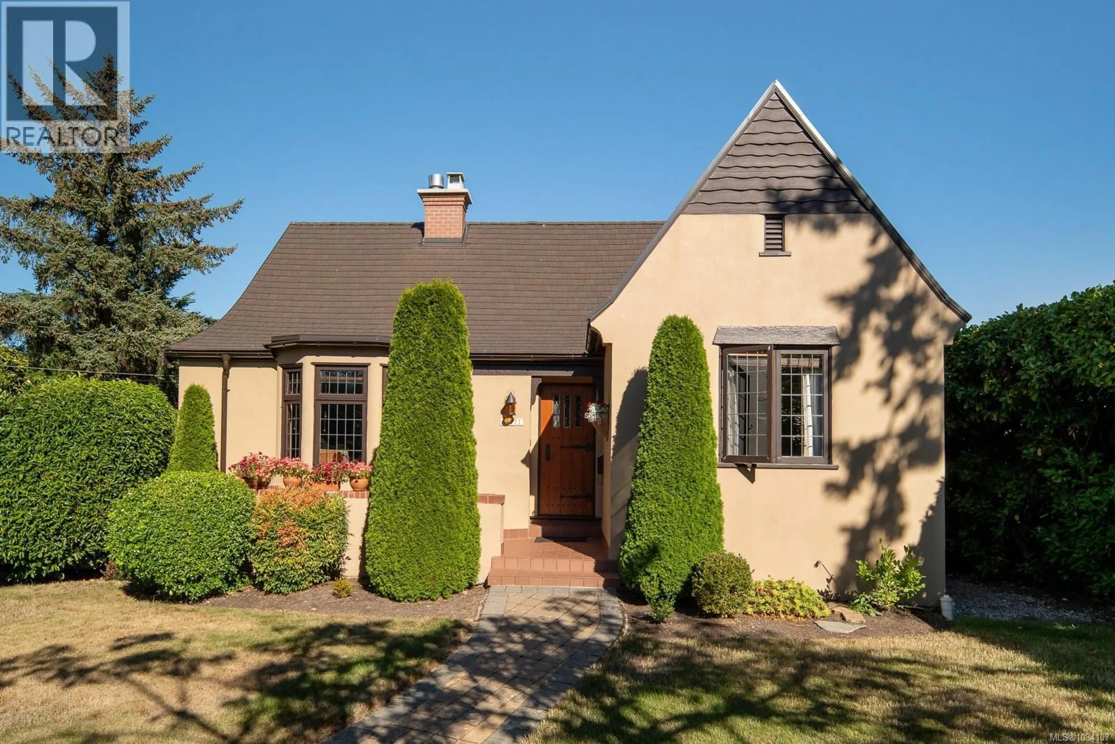 Home with brick exterior material, street for 671 LINKLEAS AVENUE, Oak Bay British Columbia V8S5C2