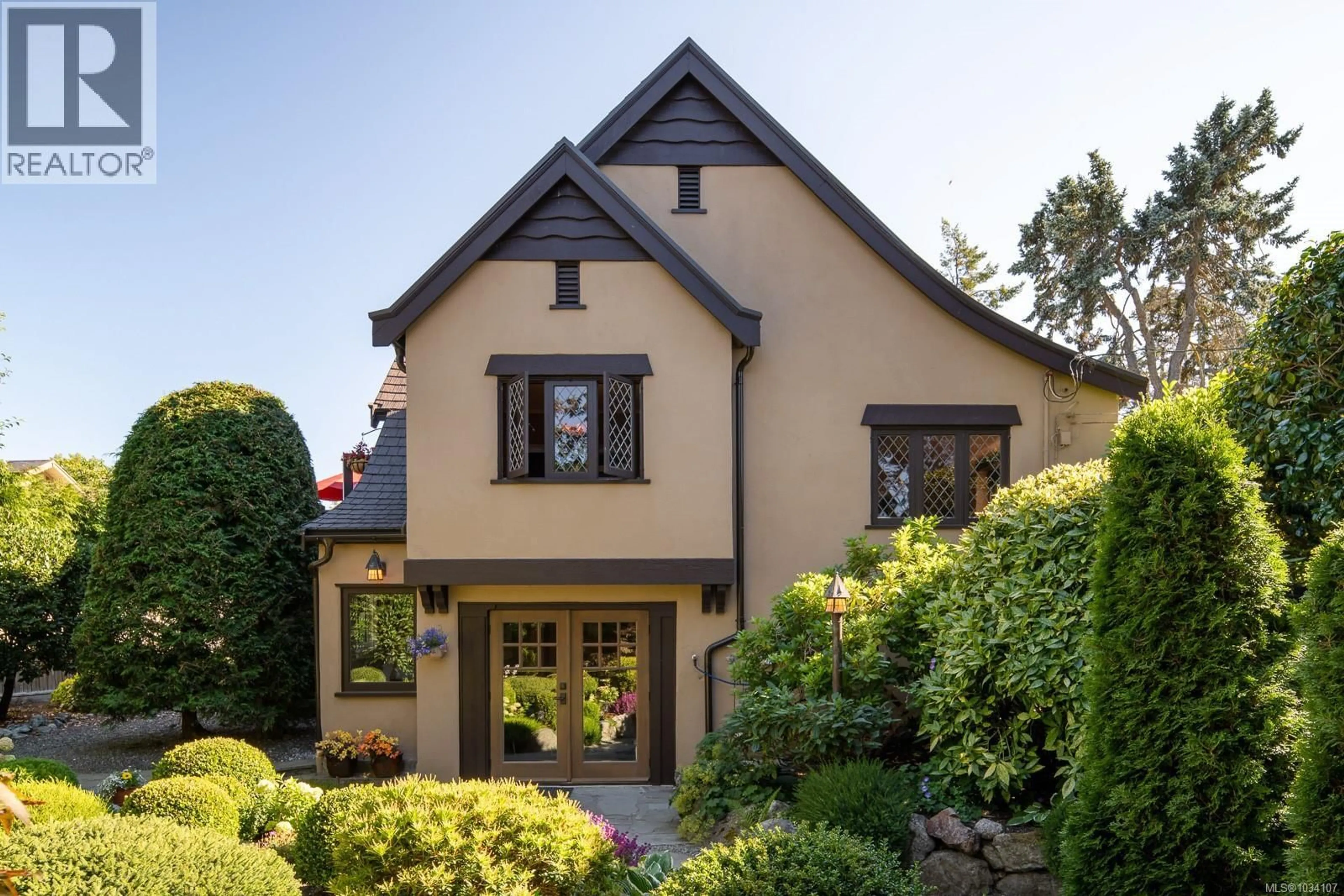 Home with brick exterior material, street for 671 LINKLEAS AVENUE, Oak Bay British Columbia V8S5C2