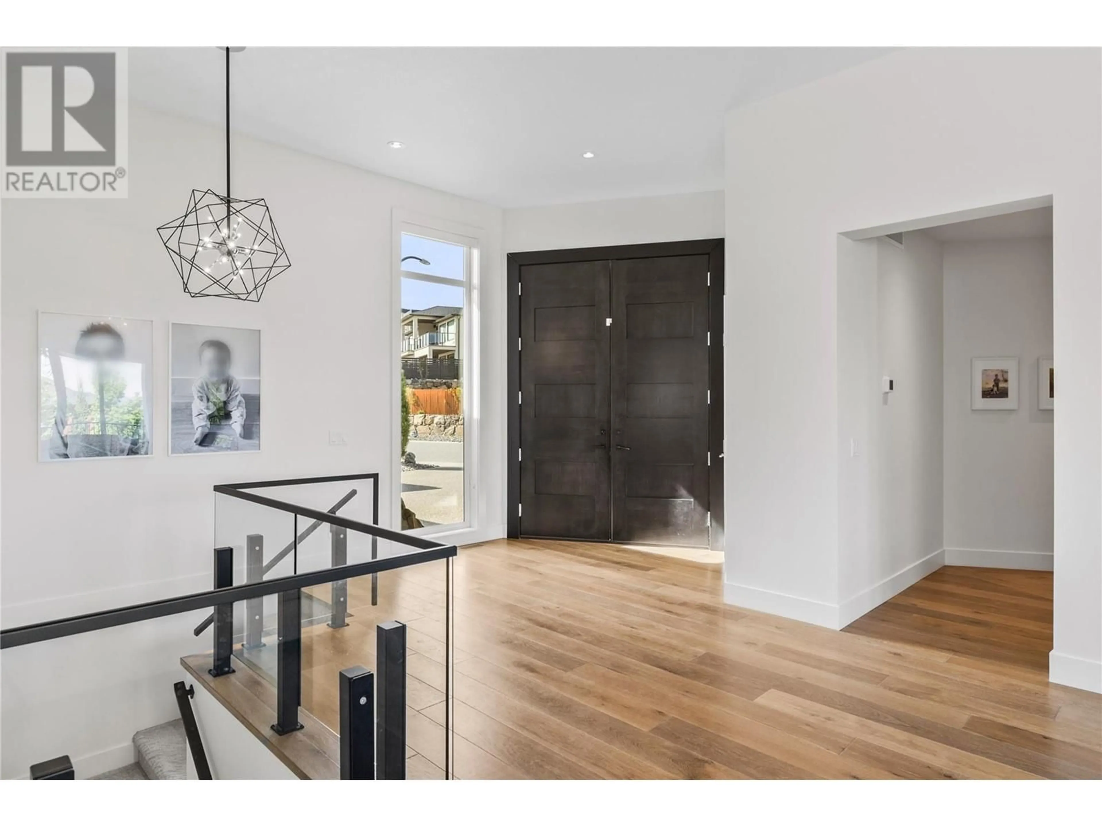 Indoor entryway for 3374 VINEYARD VIEW DRIVE, West Kelowna British Columbia V4T3M3