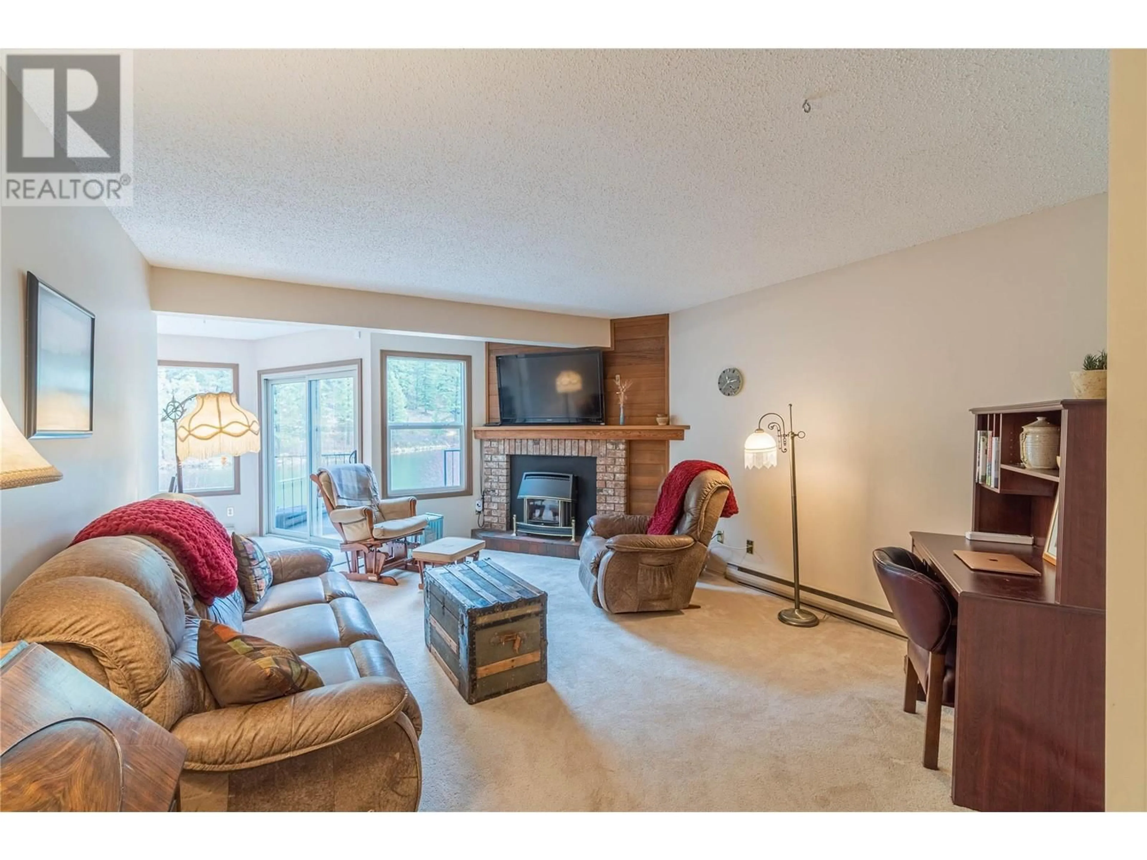Living room with furniture, unknown for 36 - 1801 PAUL LAKE ROAD, Kamloops British Columbia V2H1N7