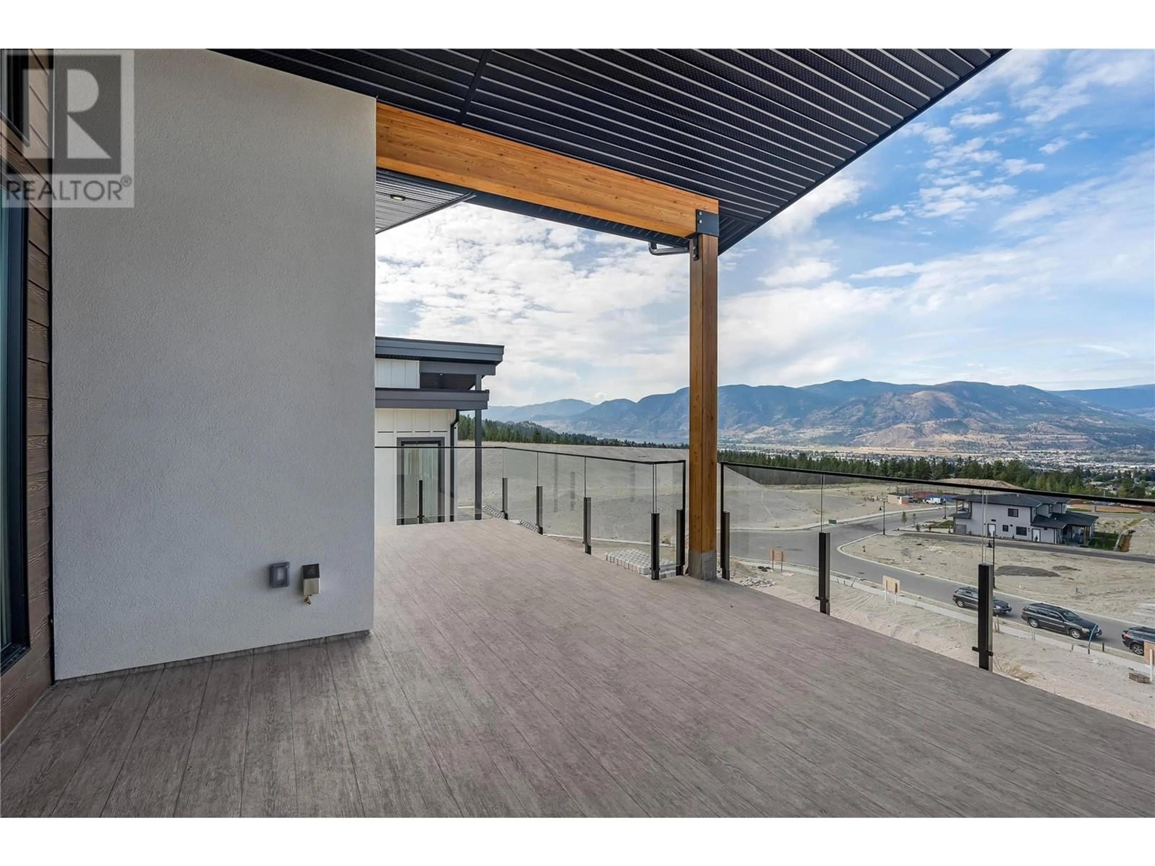 Indoor foyer for 1157 ELK STREET, Penticton British Columbia V2A0C9