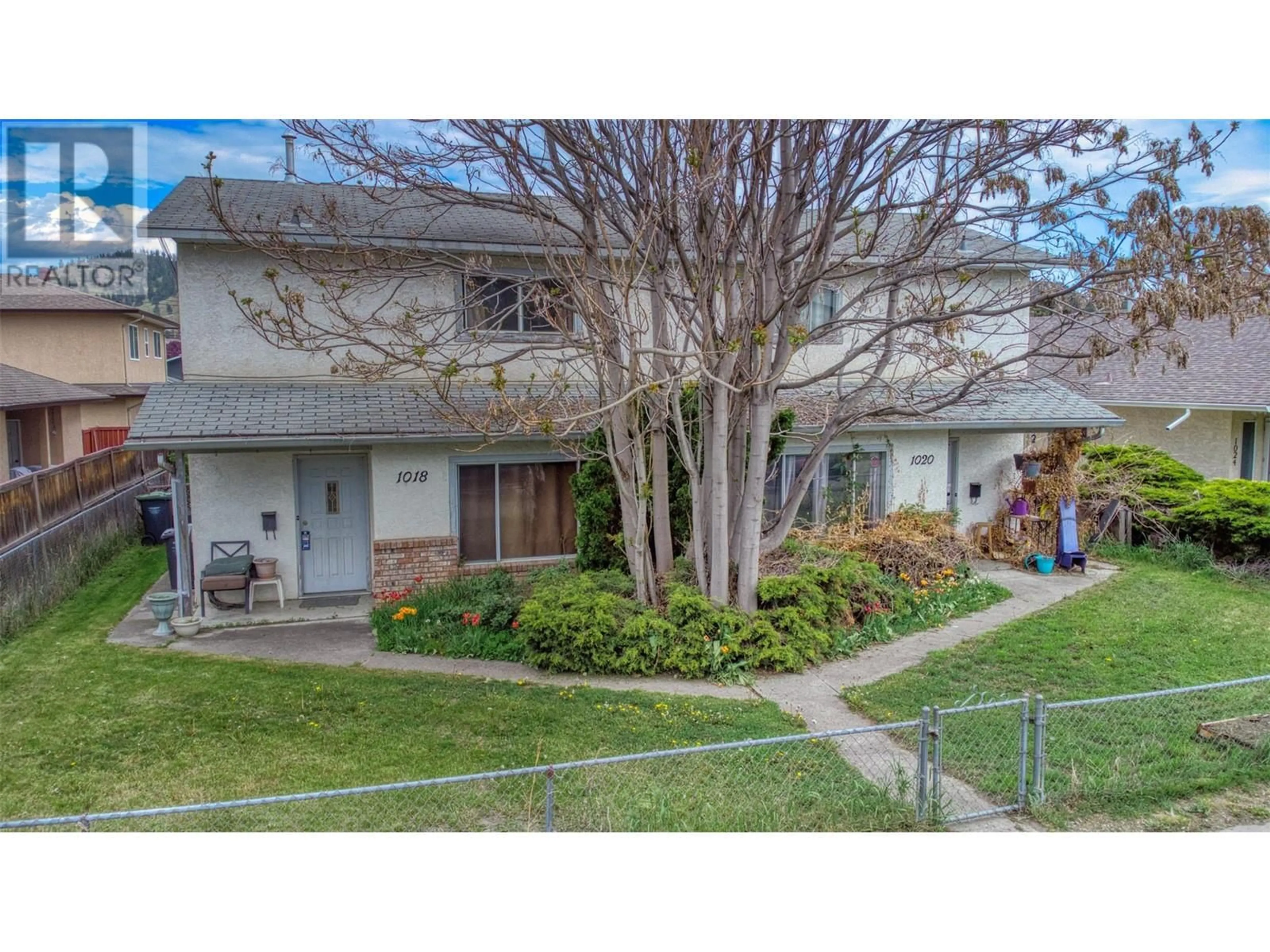 A pic from outside/outdoor area/front of a property/back of a property/a pic from drone, street for 1018 CAWSTON AVENUE, Kelowna British Columbia V1Y6Z9