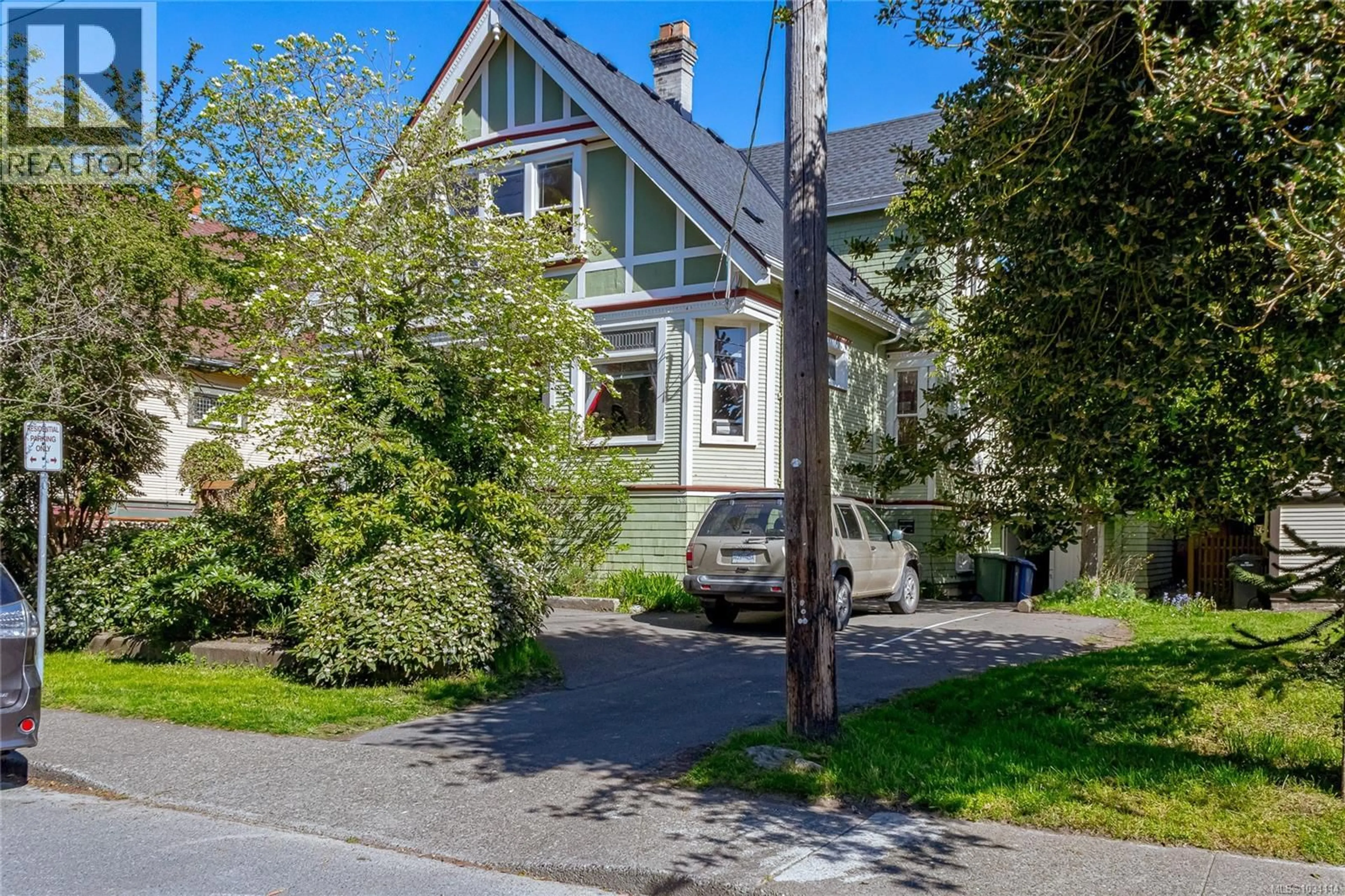 A pic from outside/outdoor area/front of a property/back of a property/a pic from drone, street for 143 GOVERNMENT STREET, Victoria British Columbia V8V2K6