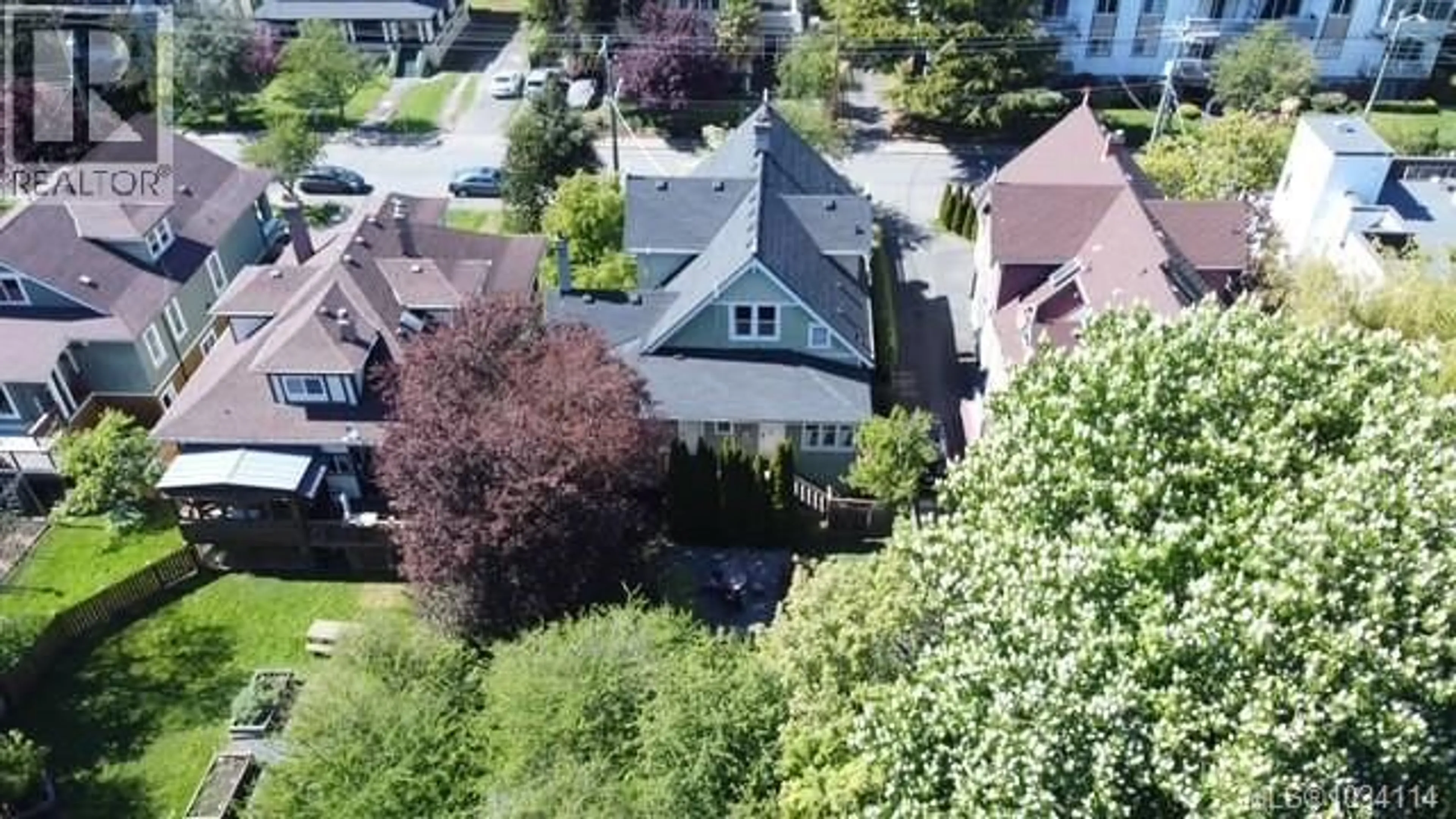 A pic from outside/outdoor area/front of a property/back of a property/a pic from drone, street for 143 GOVERNMENT STREET, Victoria British Columbia V8V2K6