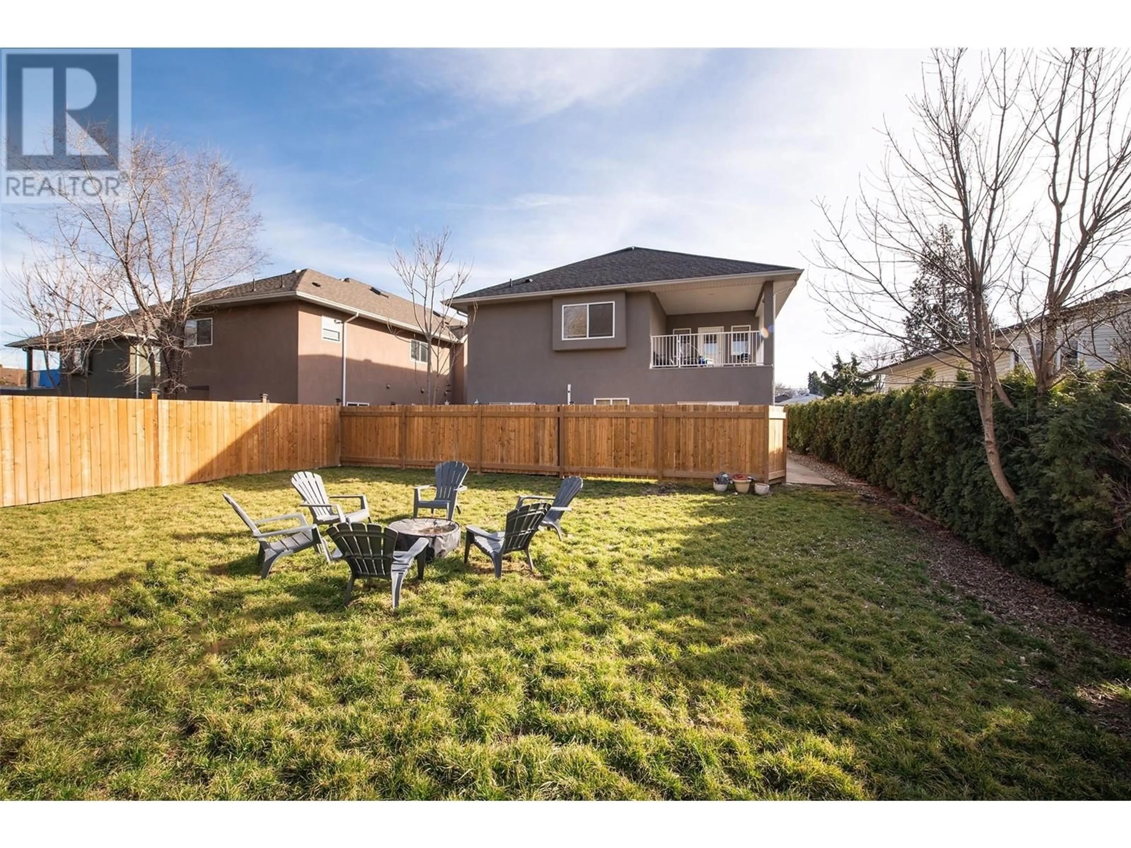 Patio, street for 1374 MCINNES AVENUE, Kelowna British Columbia V1Y5V9