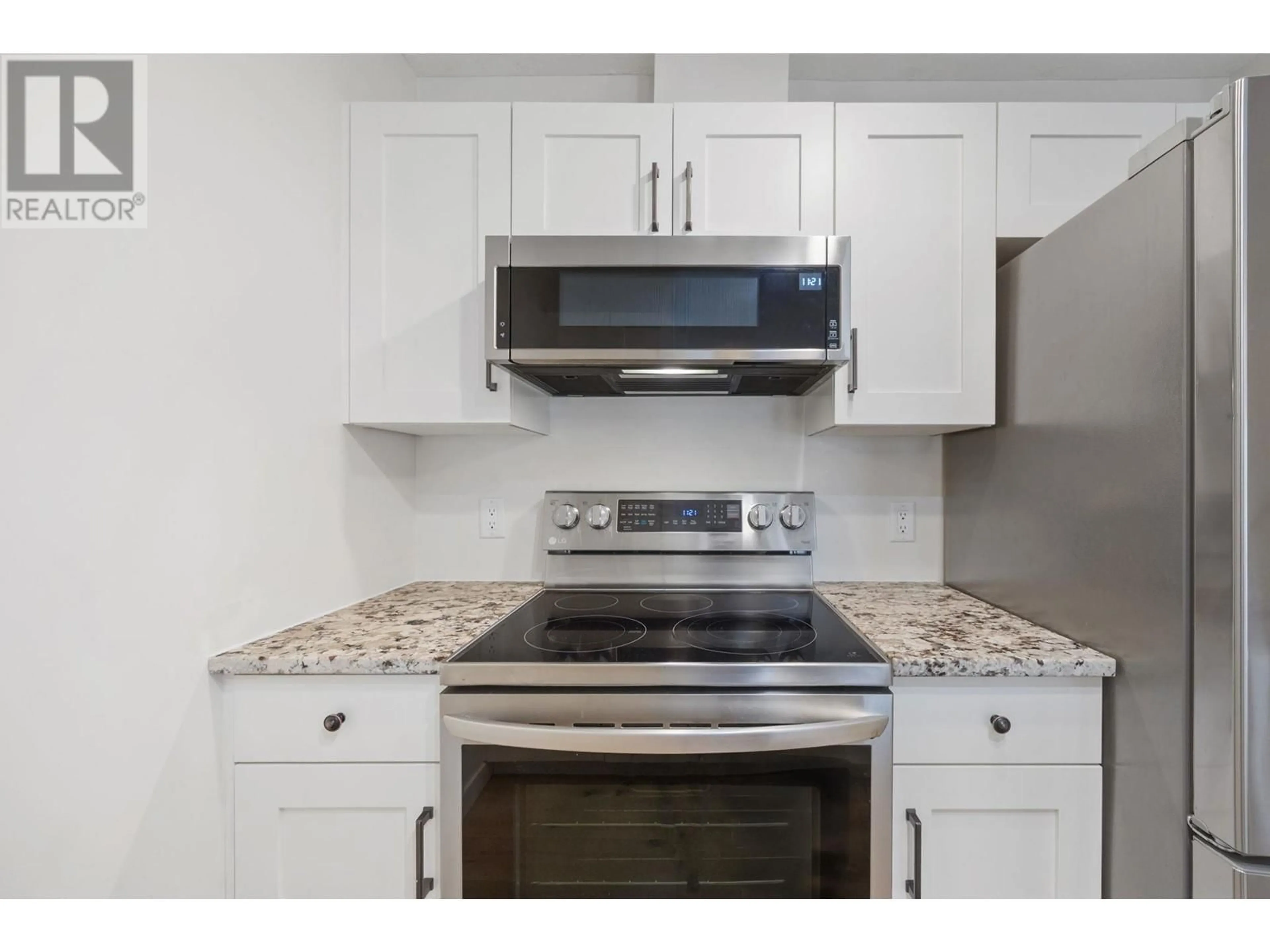 Open concept kitchen, wood/laminate floor for 107 - 5460 CLEMENTS CRESCENT, Peachland British Columbia V0H1X5