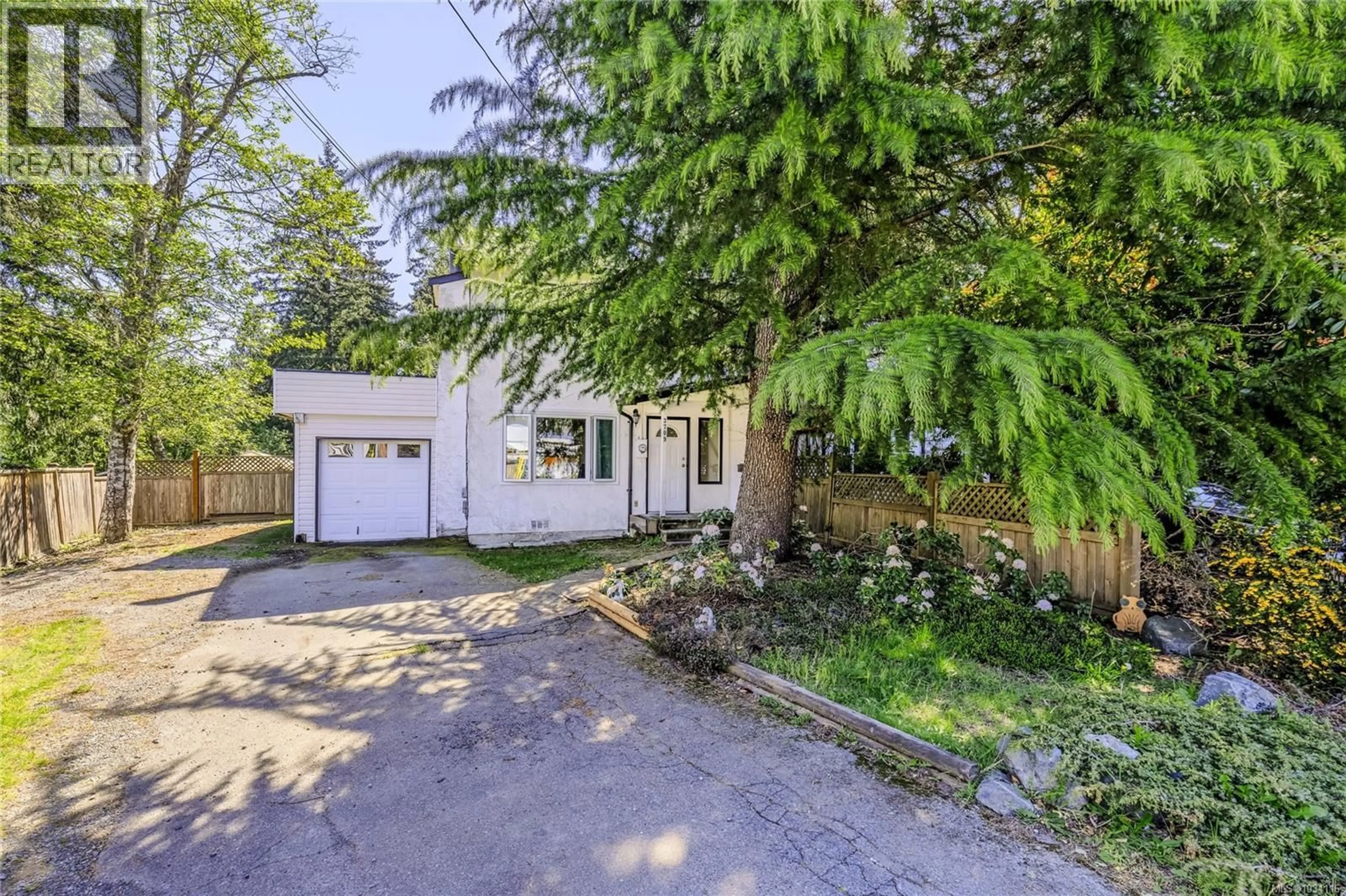 A pic from outside/outdoor area/front of a property/back of a property/a pic from drone, street for 3709 LONG LAKE TERRACE, Nanaimo British Columbia V9T2V2