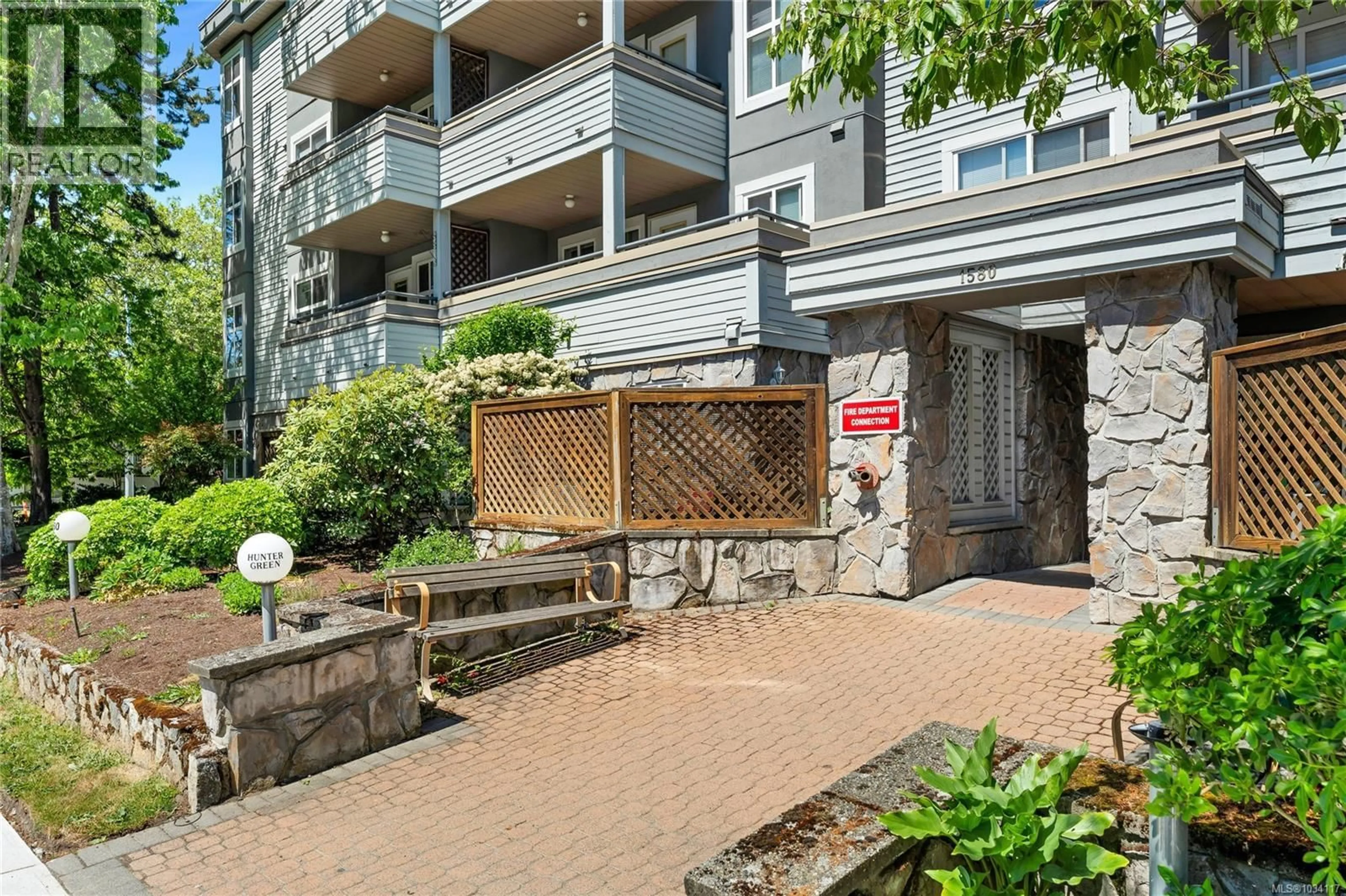 Patio, street for 104 - 1580 CHRISTMAS AVENUE, Saanich British Columbia V8P2X2
