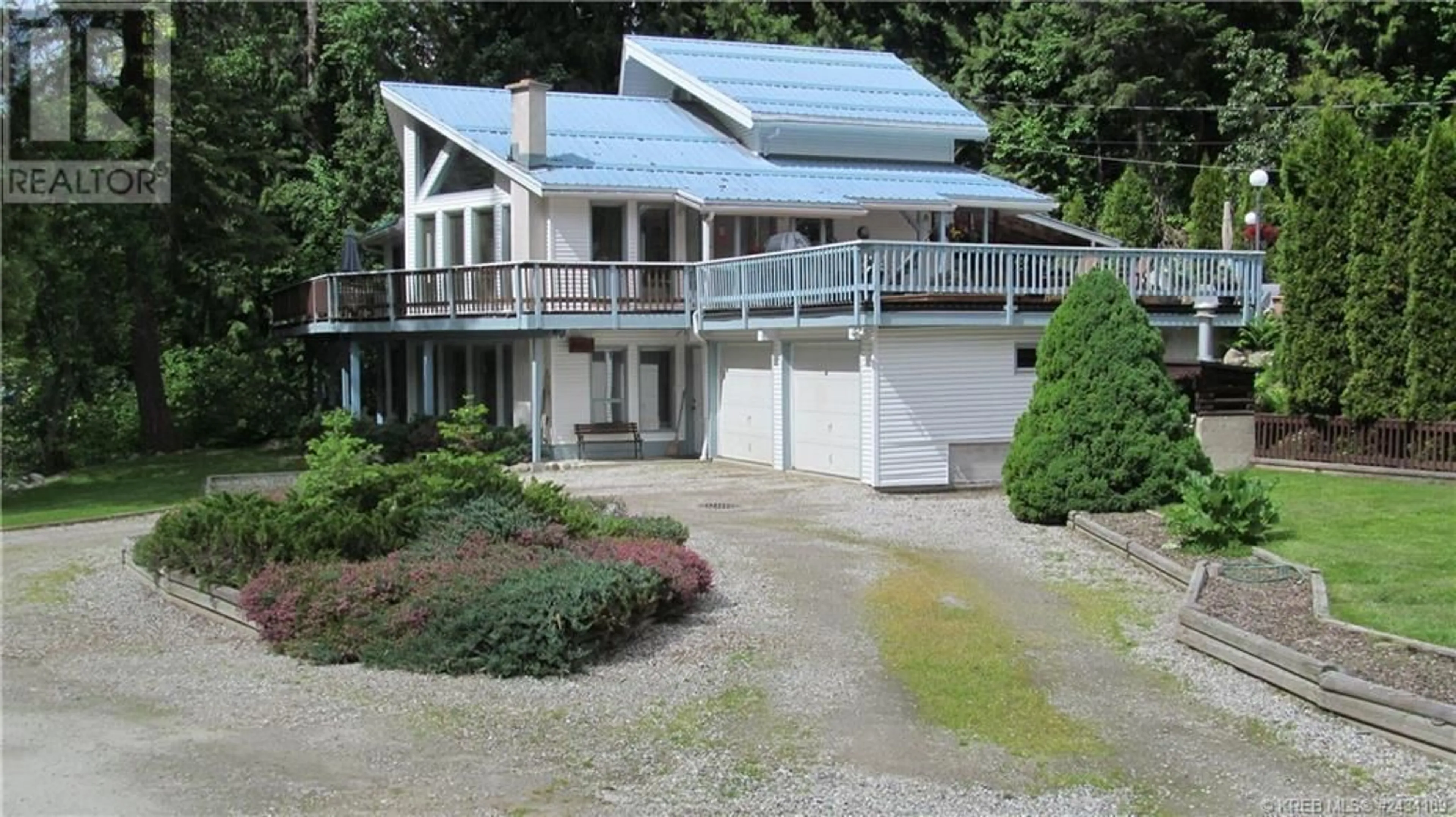 A pic from outside/outdoor area/front of a property/back of a property/a pic from drone, unknown for 3433 6 HIGHWAY, Nelson British Columbia V1L6Z4