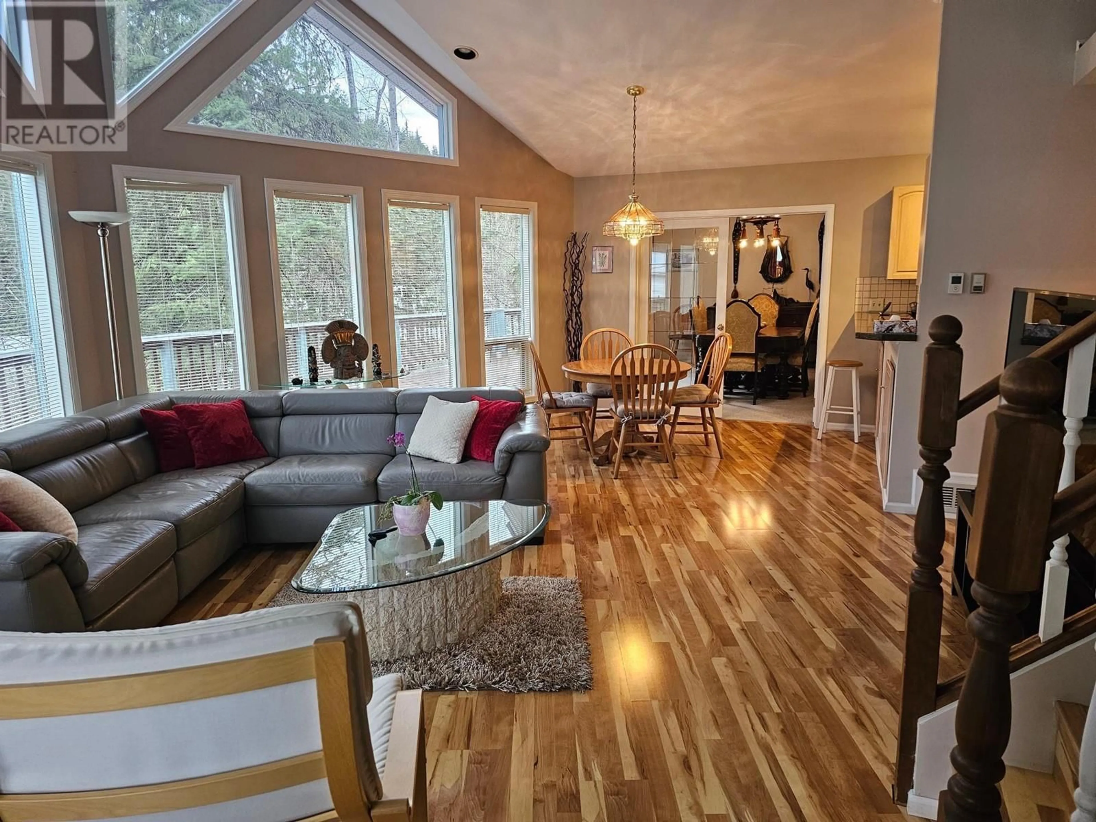 Living room with furniture, wood/laminate floor for 3433 6 HIGHWAY, Nelson British Columbia V1L6Z4