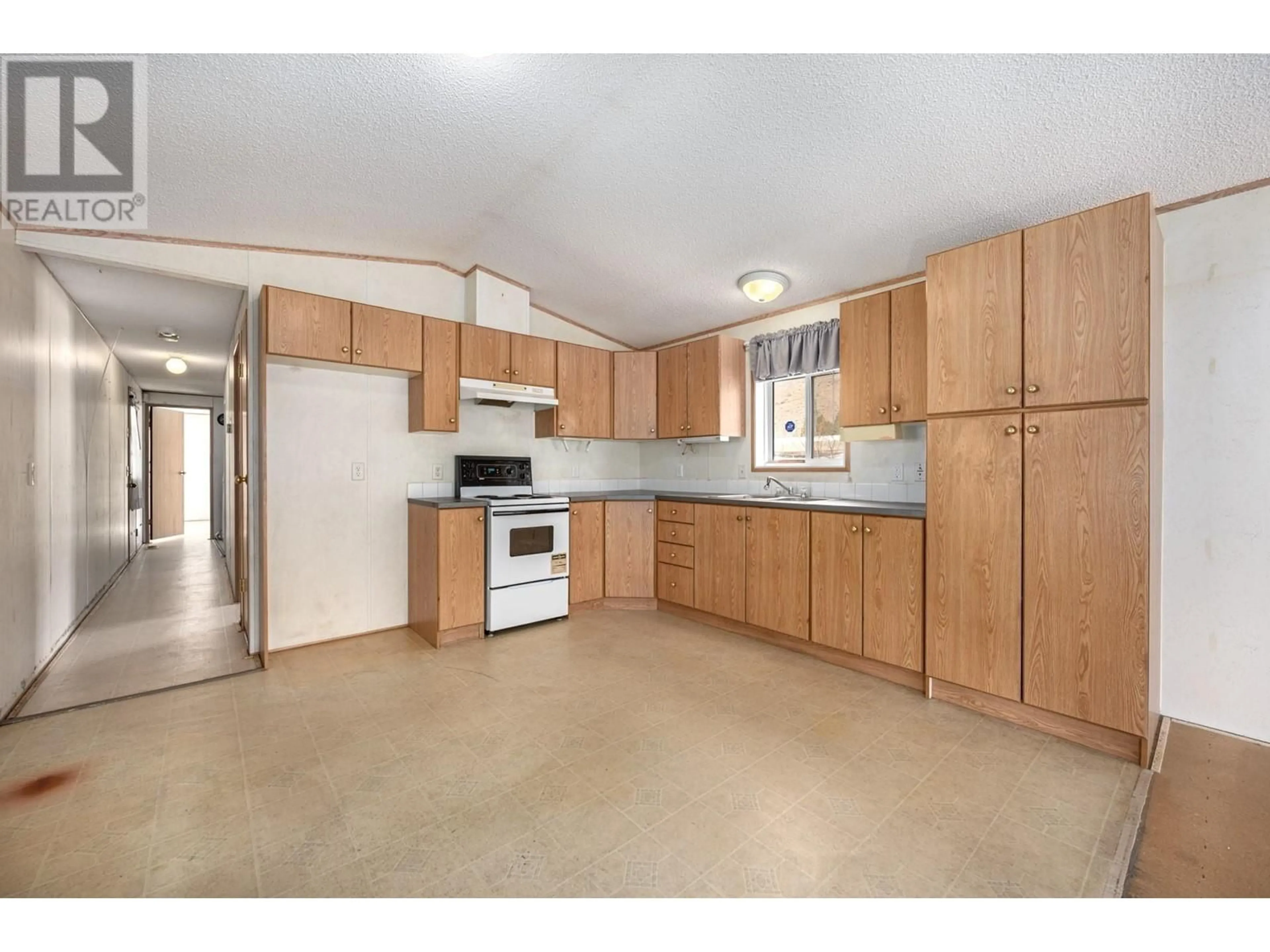 Standard kitchen, unknown for 9 - 701 TRANS CANADA HIGHWAY, Cache Creek British Columbia V0K1H0