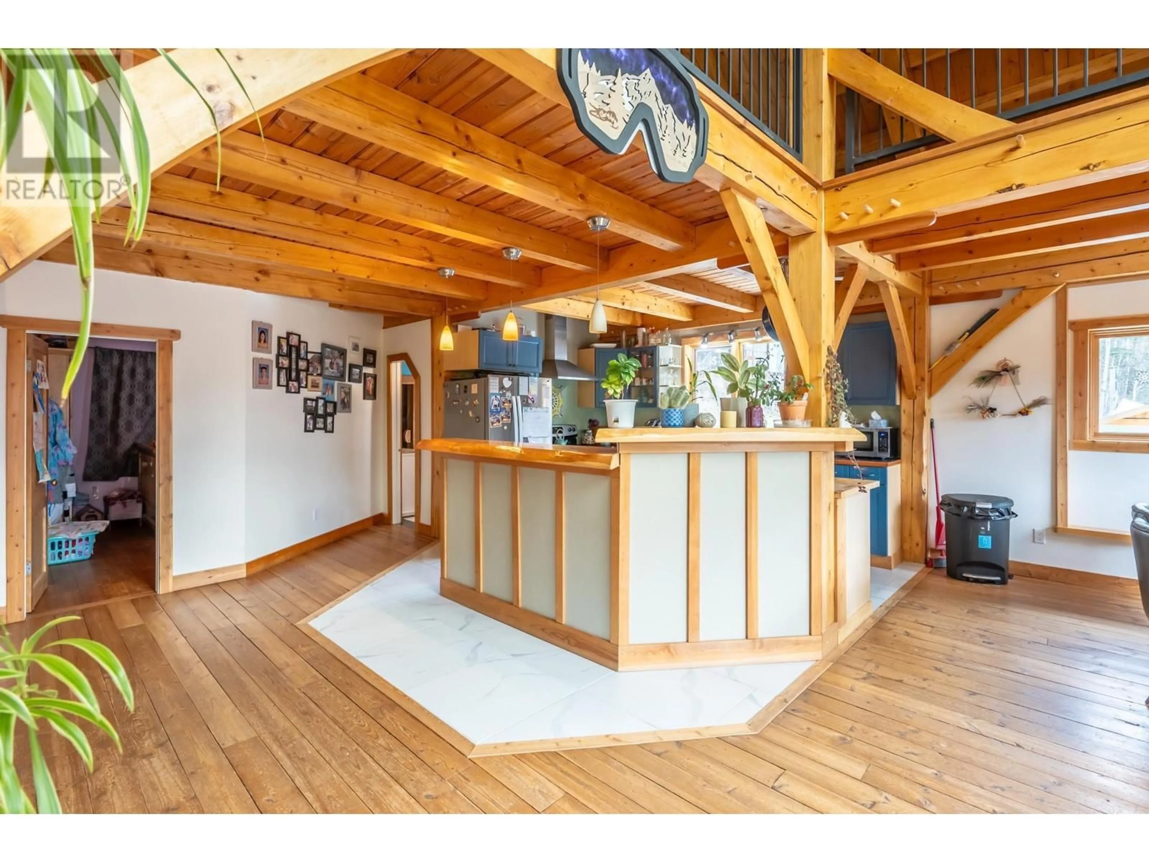 Indoor foyer for 2360 TRANS CANADA  N HIGHWAY, Golden British Columbia V0A1H1