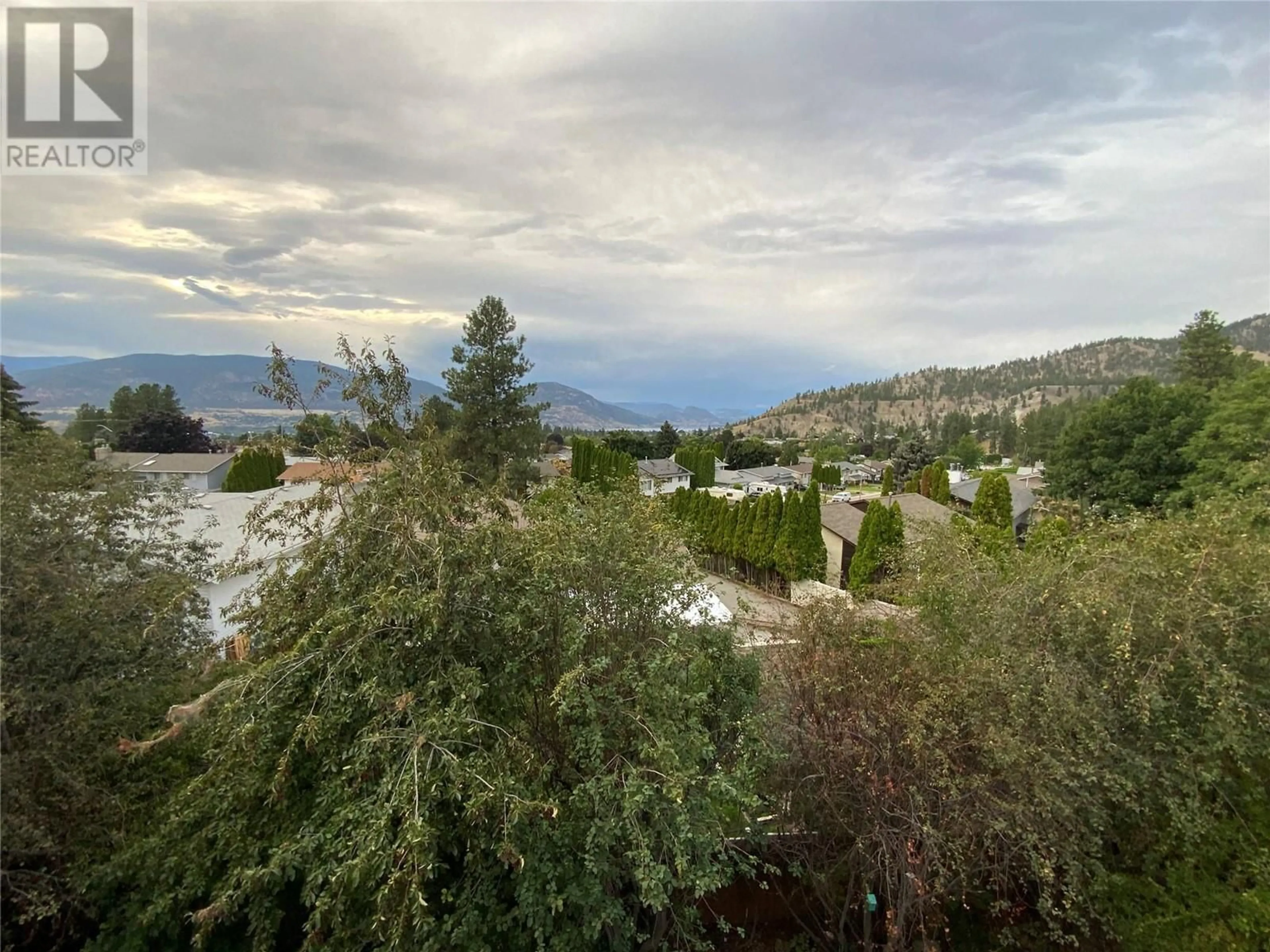A pic from outside/outdoor area/front of a property/back of a property/a pic from drone, mountain view for 186 DEWDNEY CRESCENT, Penticton British Columbia V2A7Z6