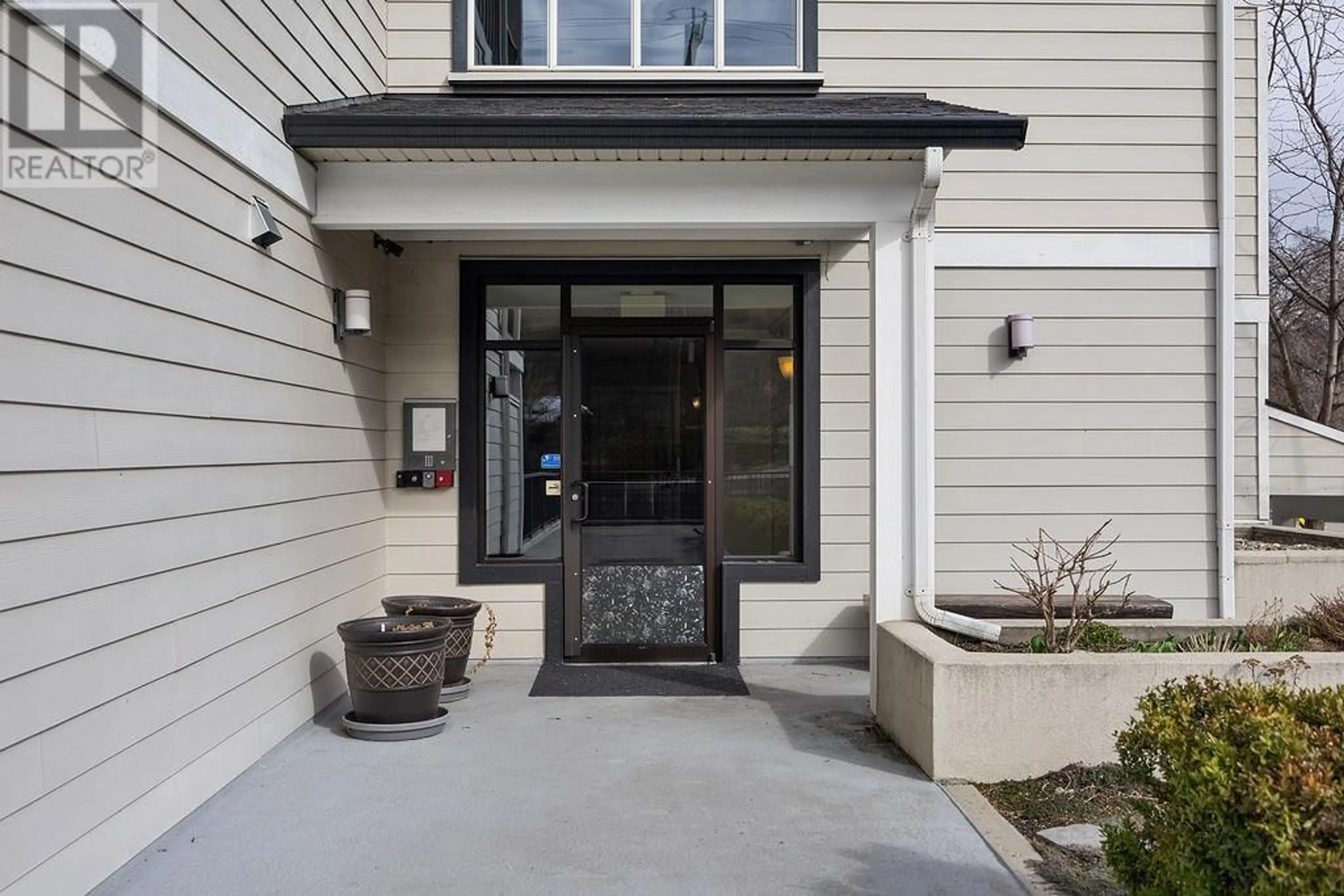 Indoor entryway for 101 - 10529 POWLEY COURT, Lake Country British Columbia V4V2S2