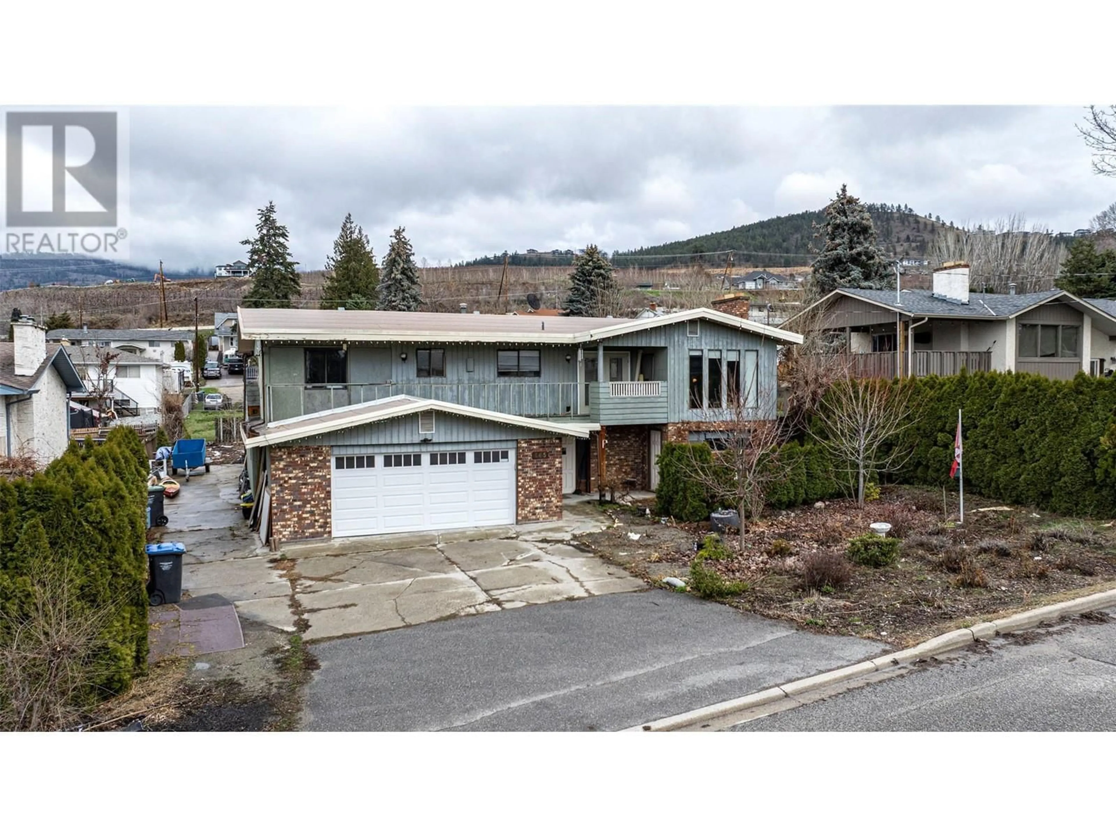 Home with vinyl exterior material, mountain view for 445 EASTBOURNE ROAD, Kelowna British Columbia V1X5K7