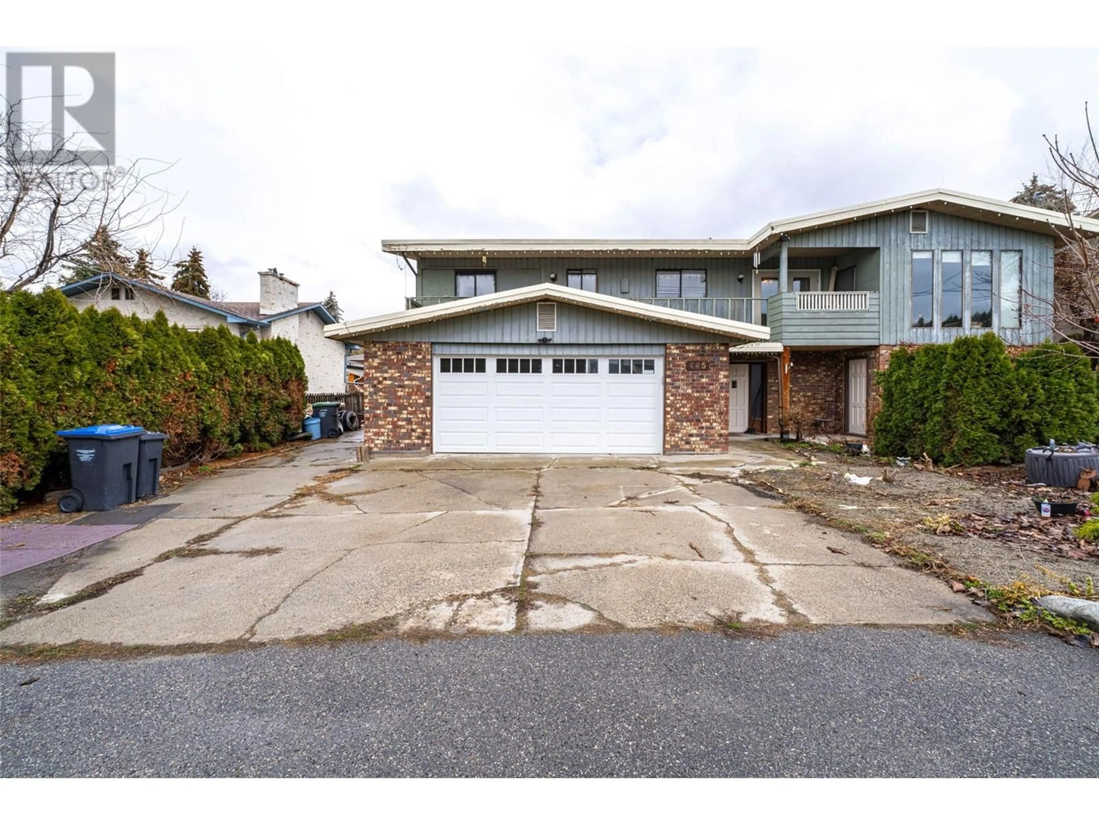 A pic from outside/outdoor area/front of a property/back of a property/a pic from drone, street for 445 EASTBOURNE ROAD, Kelowna British Columbia V1X5K7
