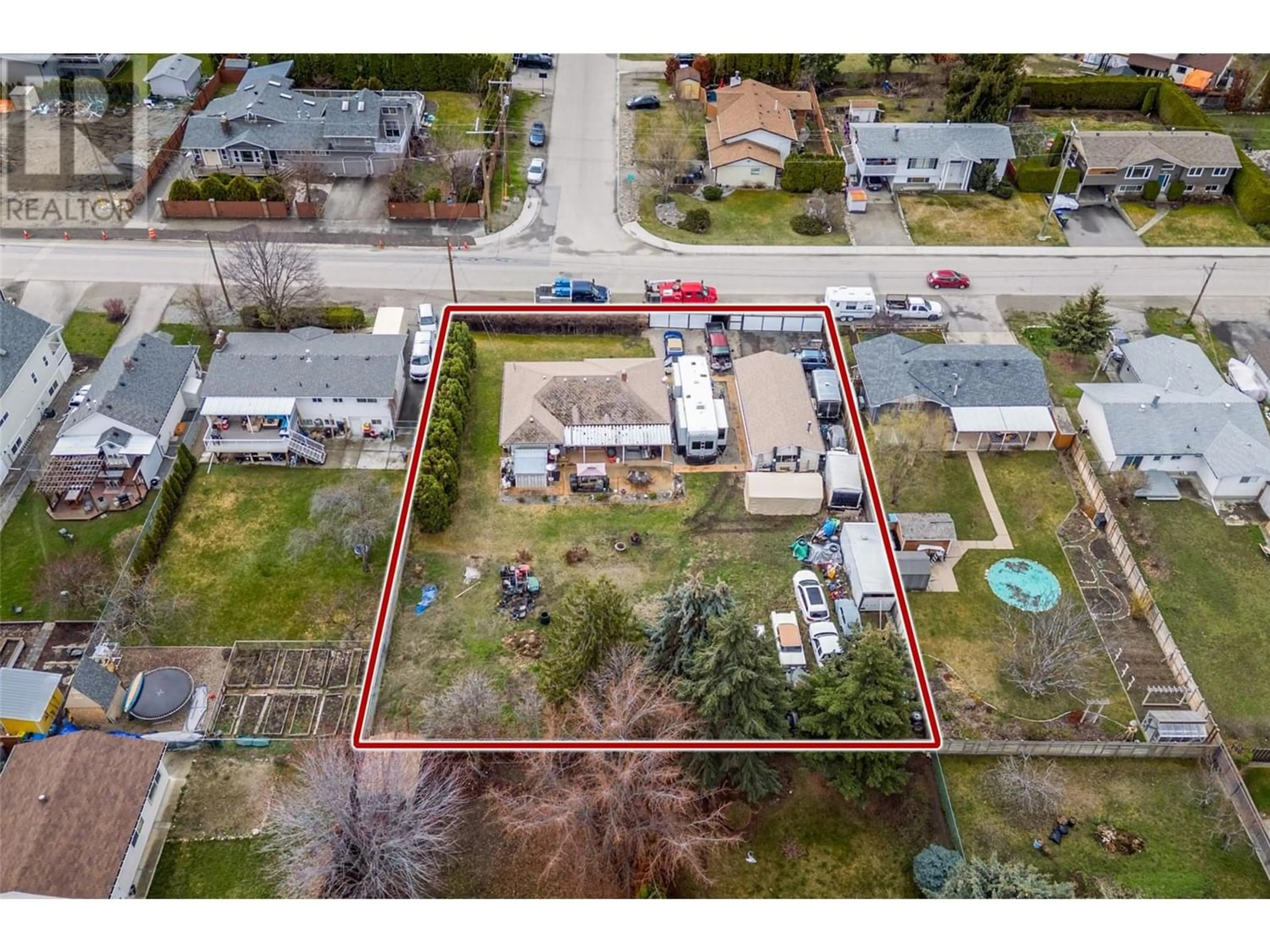 A pic from outside/outdoor area/front of a property/back of a property/a pic from drone, street for 910 GRAHAM ROAD, Kelowna British Columbia V1X1J4