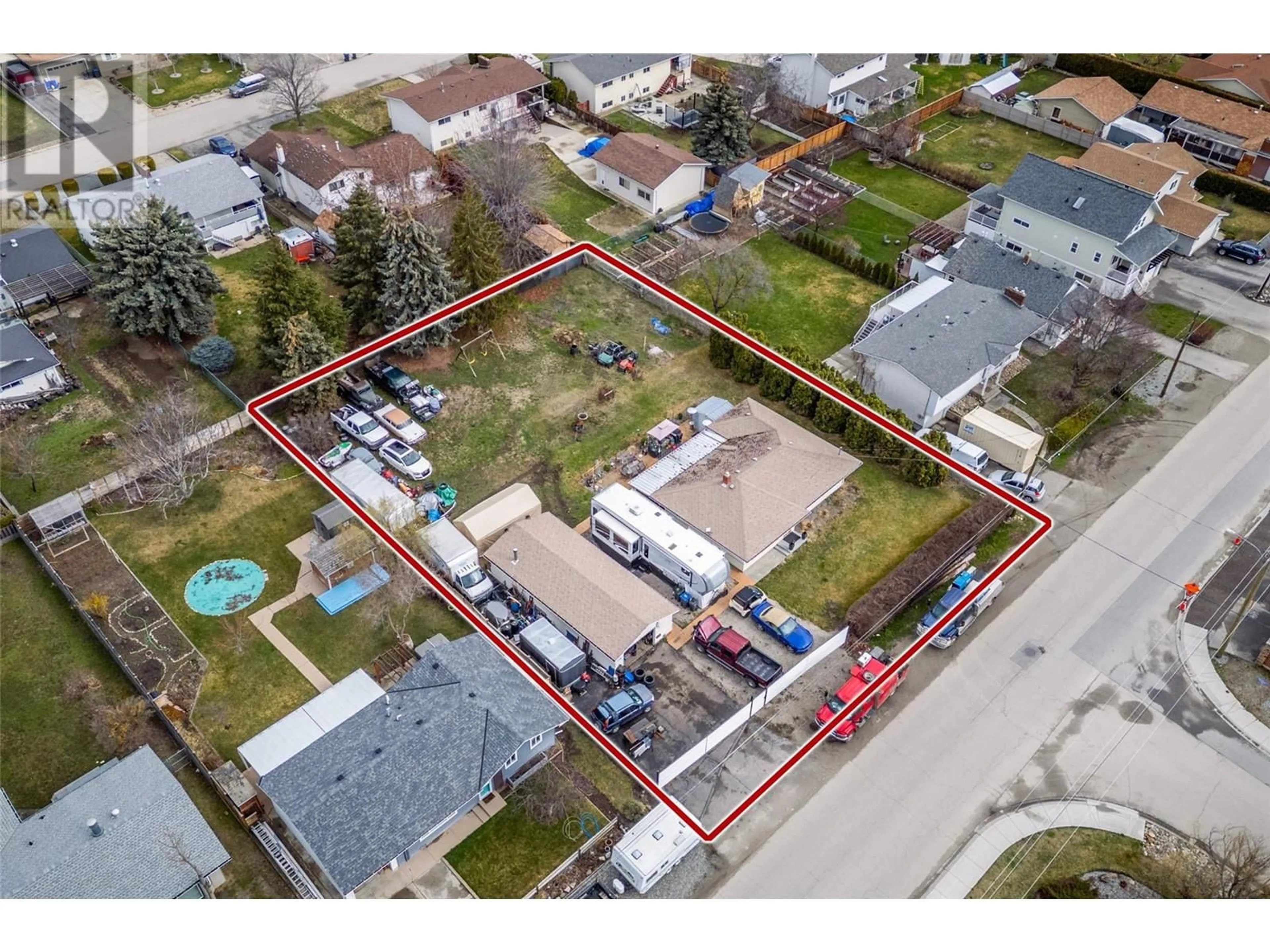A pic from outside/outdoor area/front of a property/back of a property/a pic from drone, street for 910 GRAHAM ROAD, Kelowna British Columbia V1X1J4