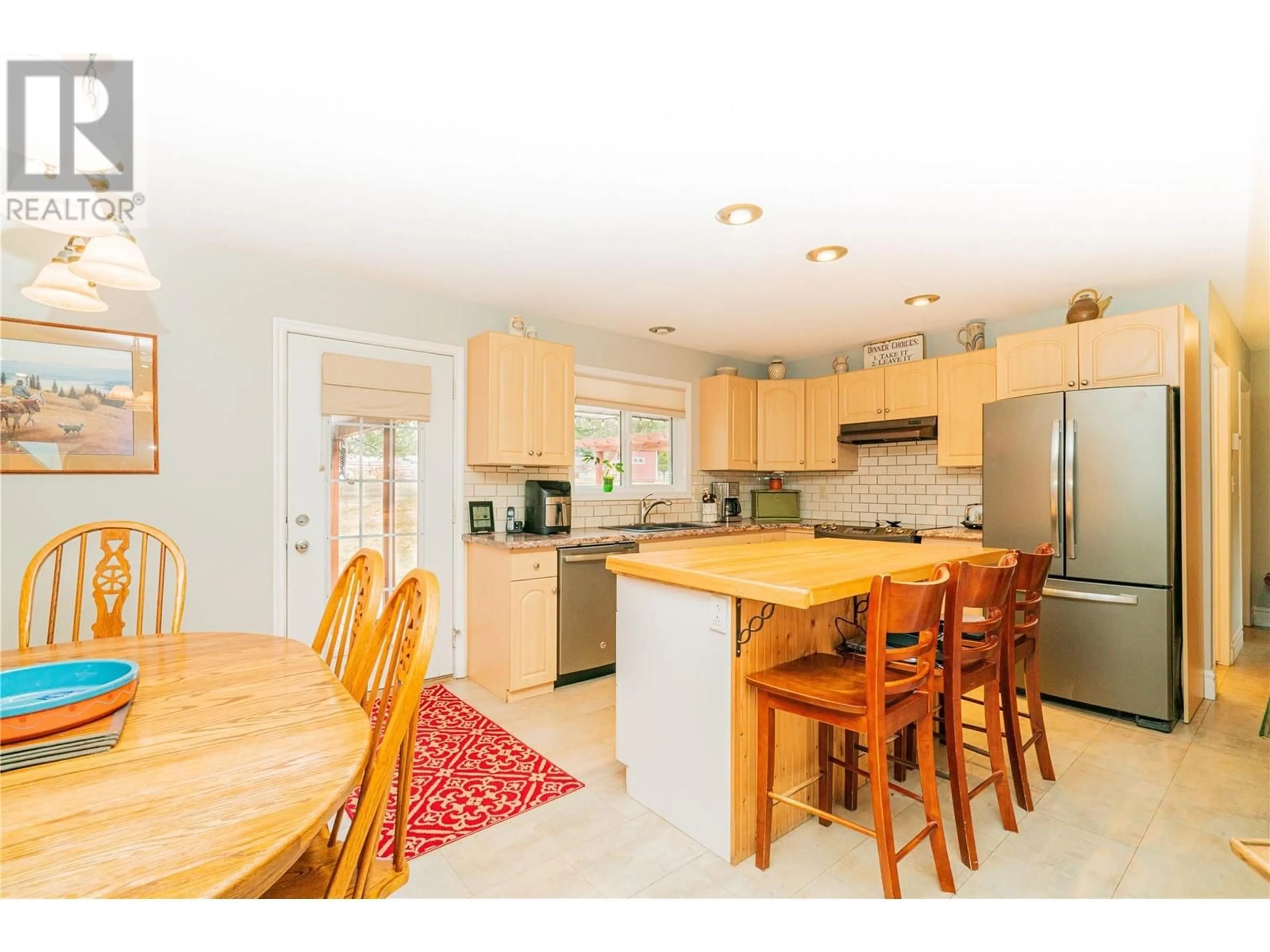 Open concept kitchen, unknown for 114 SKYE BLUE LOOP, Princeton British Columbia V0X1W0