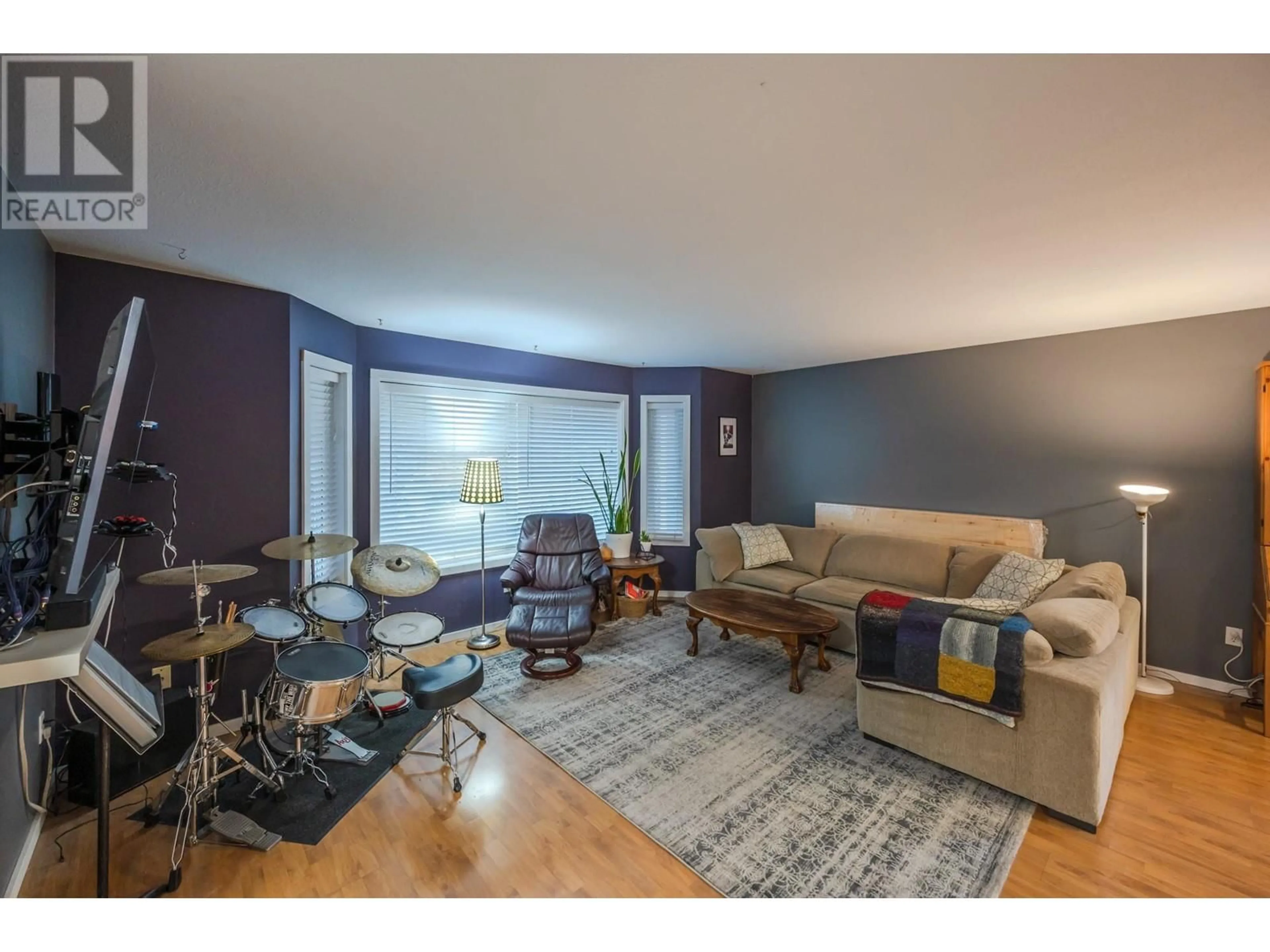 Living room with furniture, unknown for 181 WADE AVENUE WEST, Penticton British Columbia V2A1T7