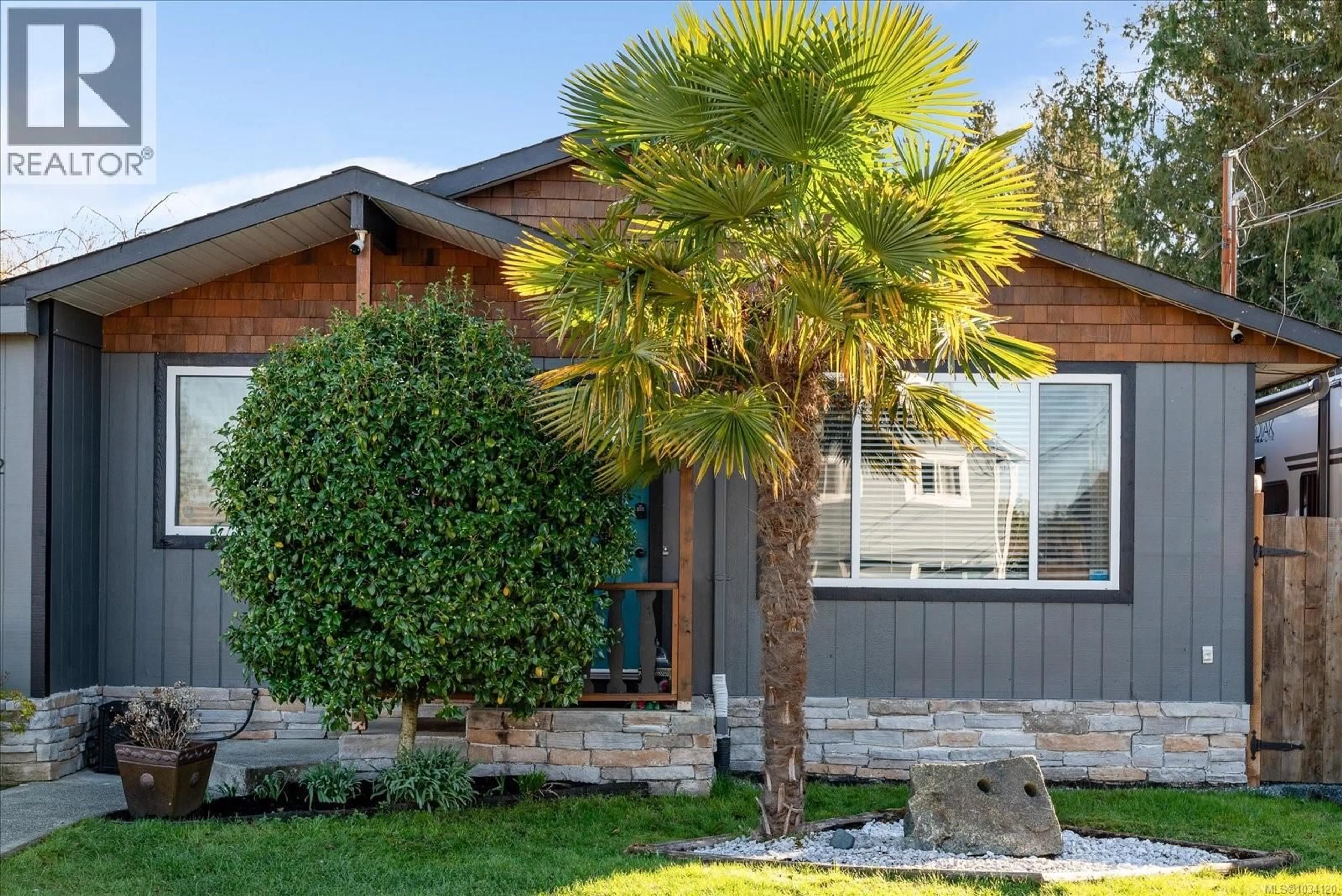 Home with vinyl exterior material, street for 532 BANKS AVENUE WEST, Parksville British Columbia V9P1H5