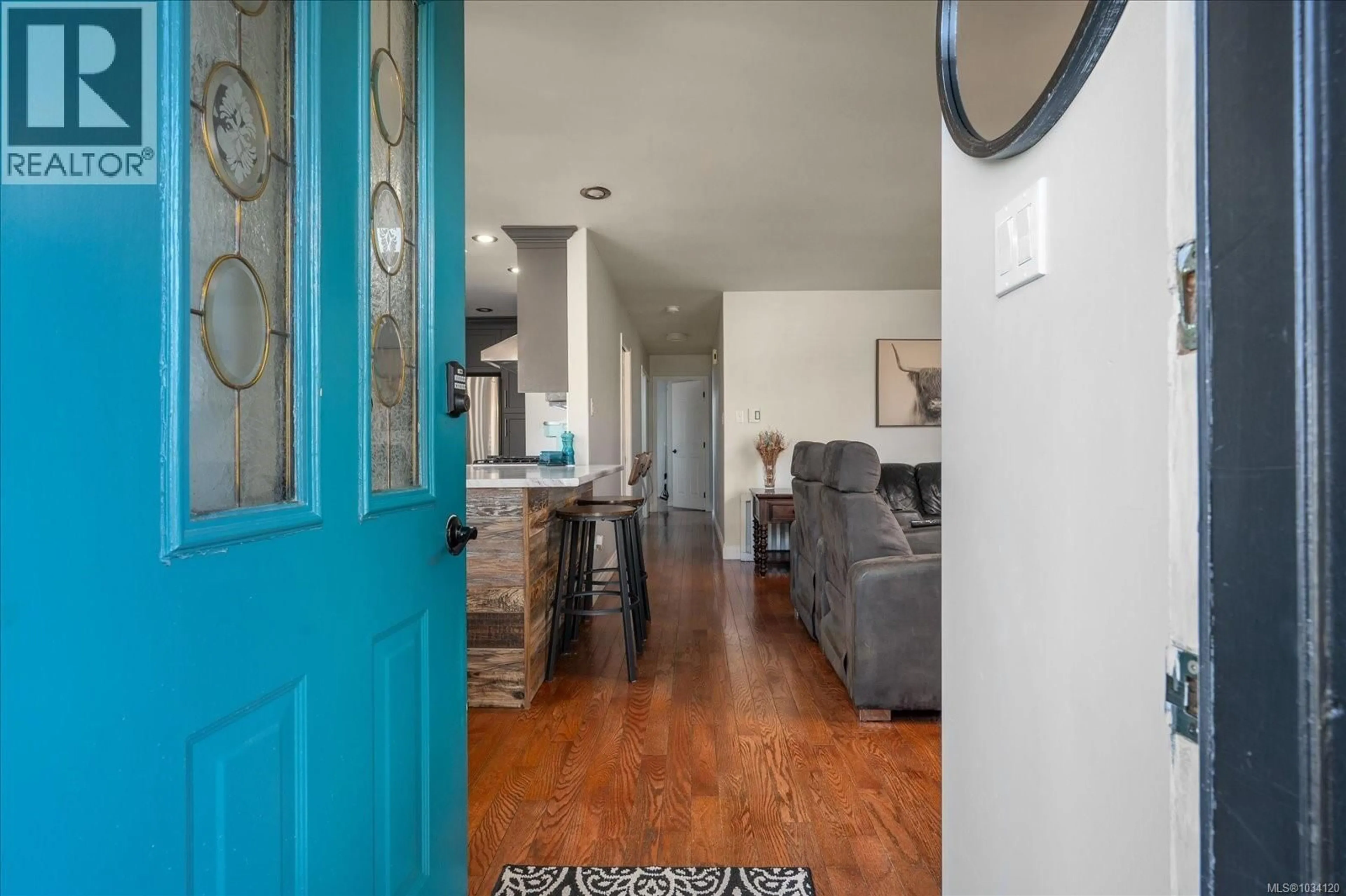 Indoor entryway for 532 BANKS AVENUE WEST, Parksville British Columbia V9P1H5