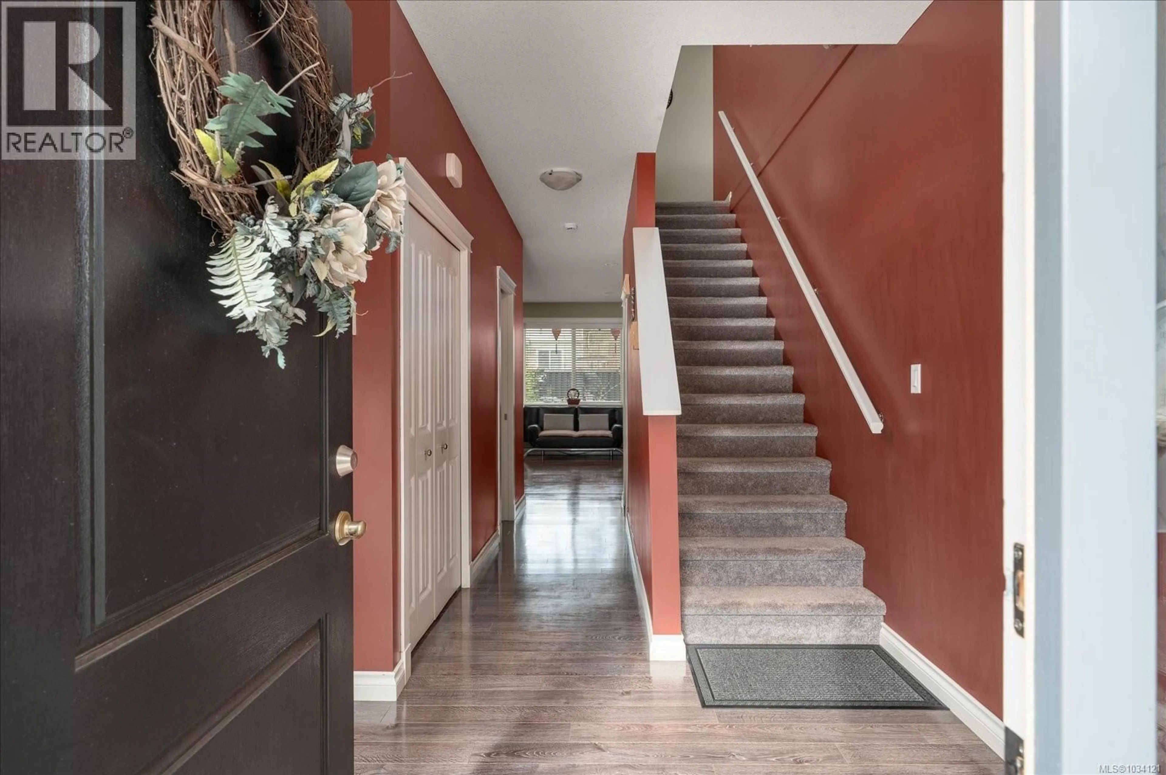 Indoor foyer for 1966 CAMAS ROAD, Nanaimo British Columbia V9R0G9