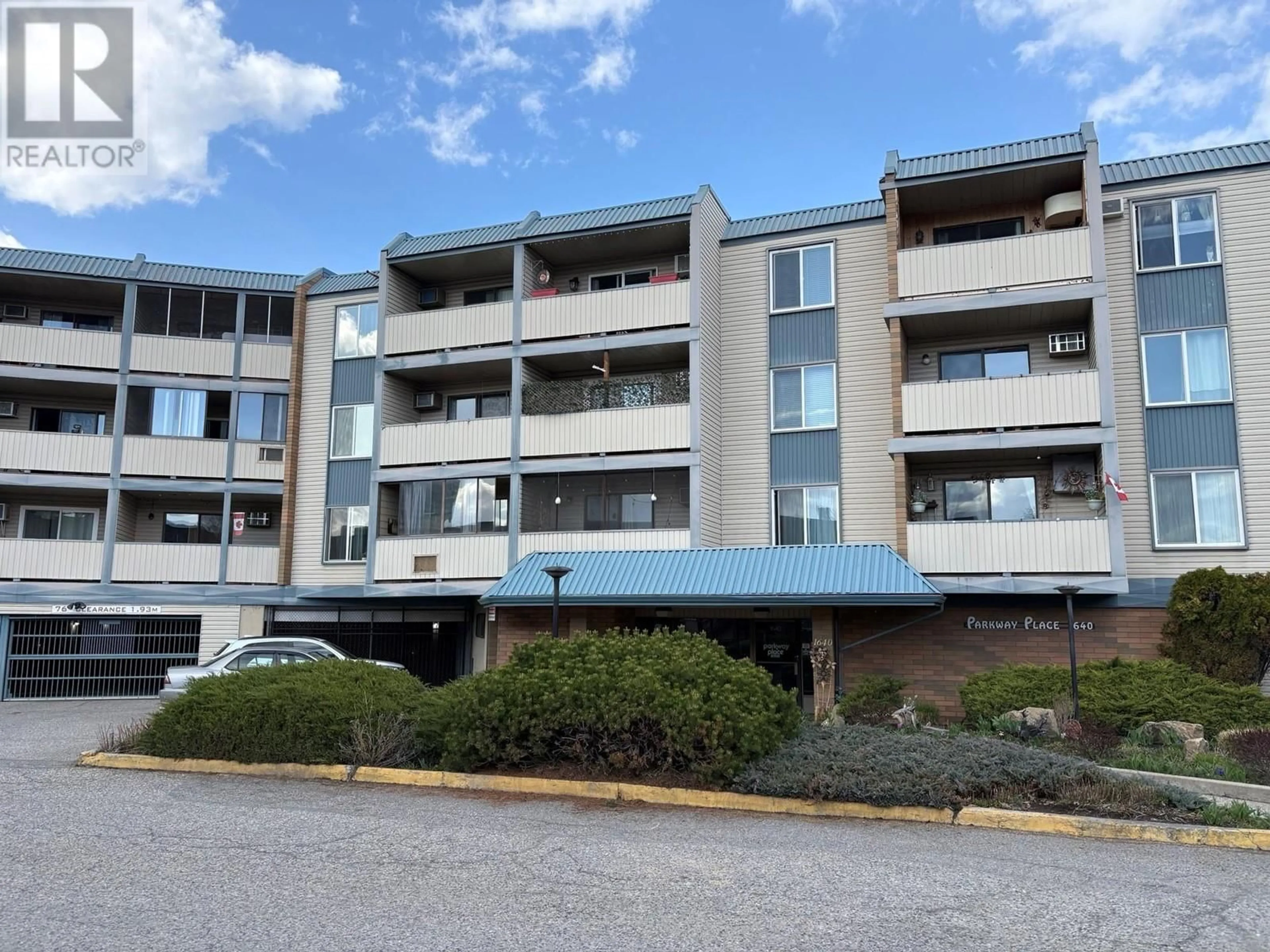 A pic from outside/outdoor area/front of a property/back of a property/a pic from drone, building for 211 - 1640 UFTON COURT, Kelowna British Columbia V1Y8L5