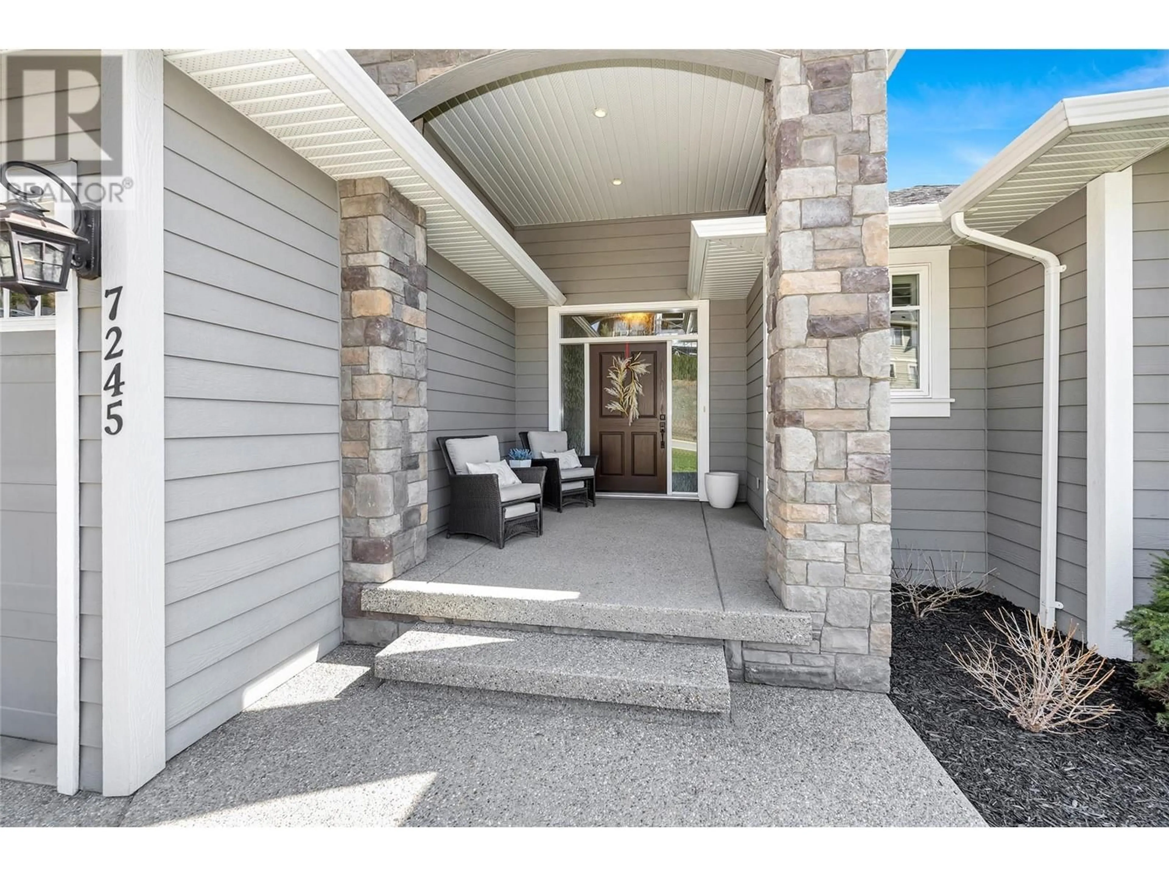 Indoor entryway for 7245 SILVER RIDGE DRIVE, Vernon British Columbia V1B4C7
