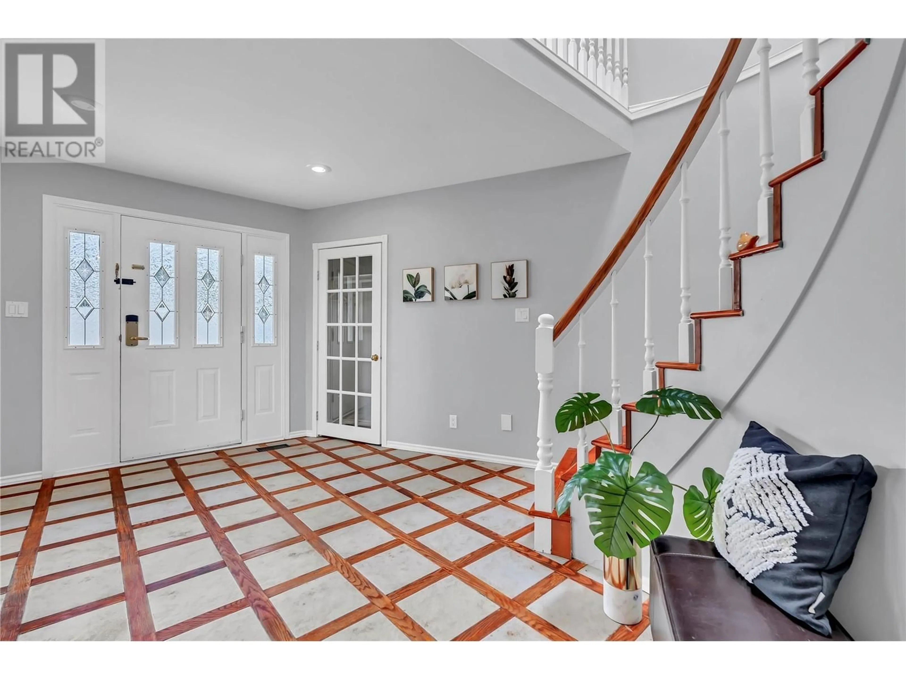 Indoor entryway for 152 MCCAULEY PLACE, Penticton British Columbia V2A7Z9