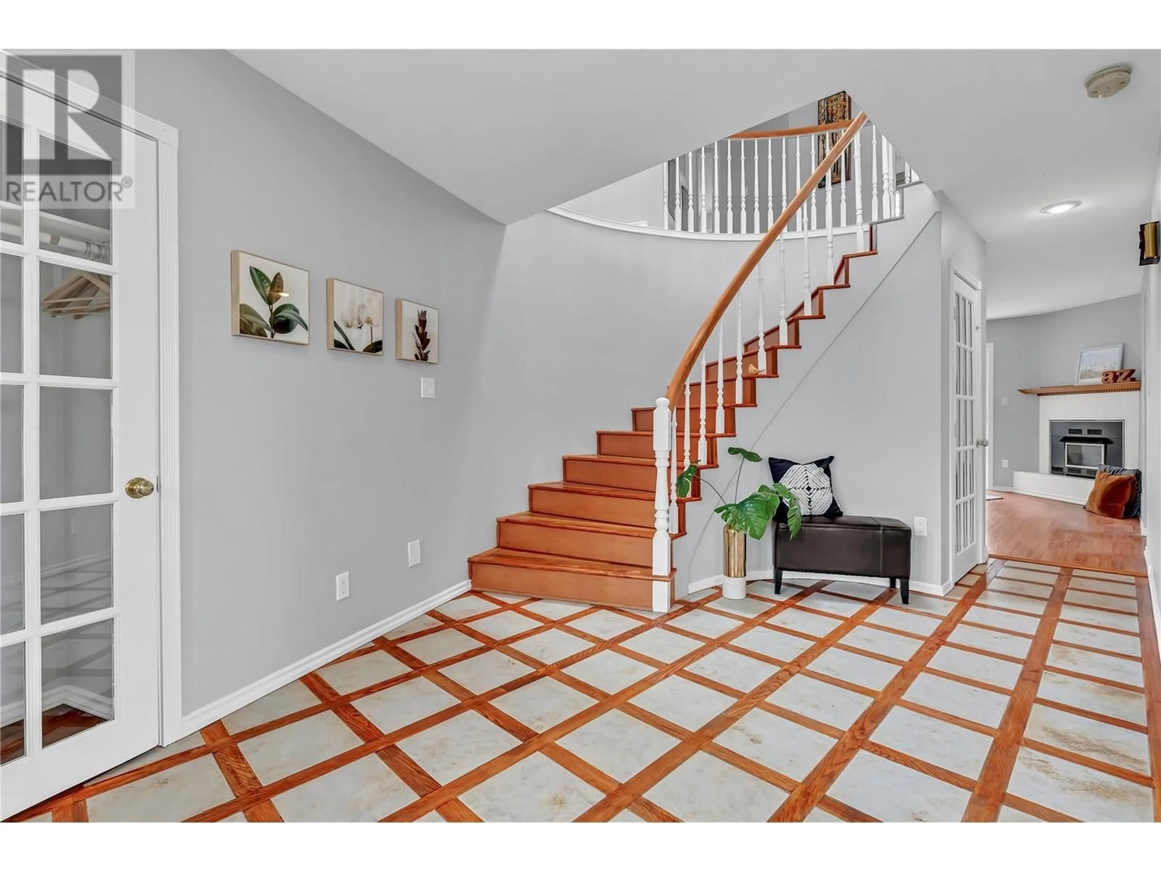 Indoor entryway for 152 MCCAULEY PLACE, Penticton British Columbia V2A7Z9