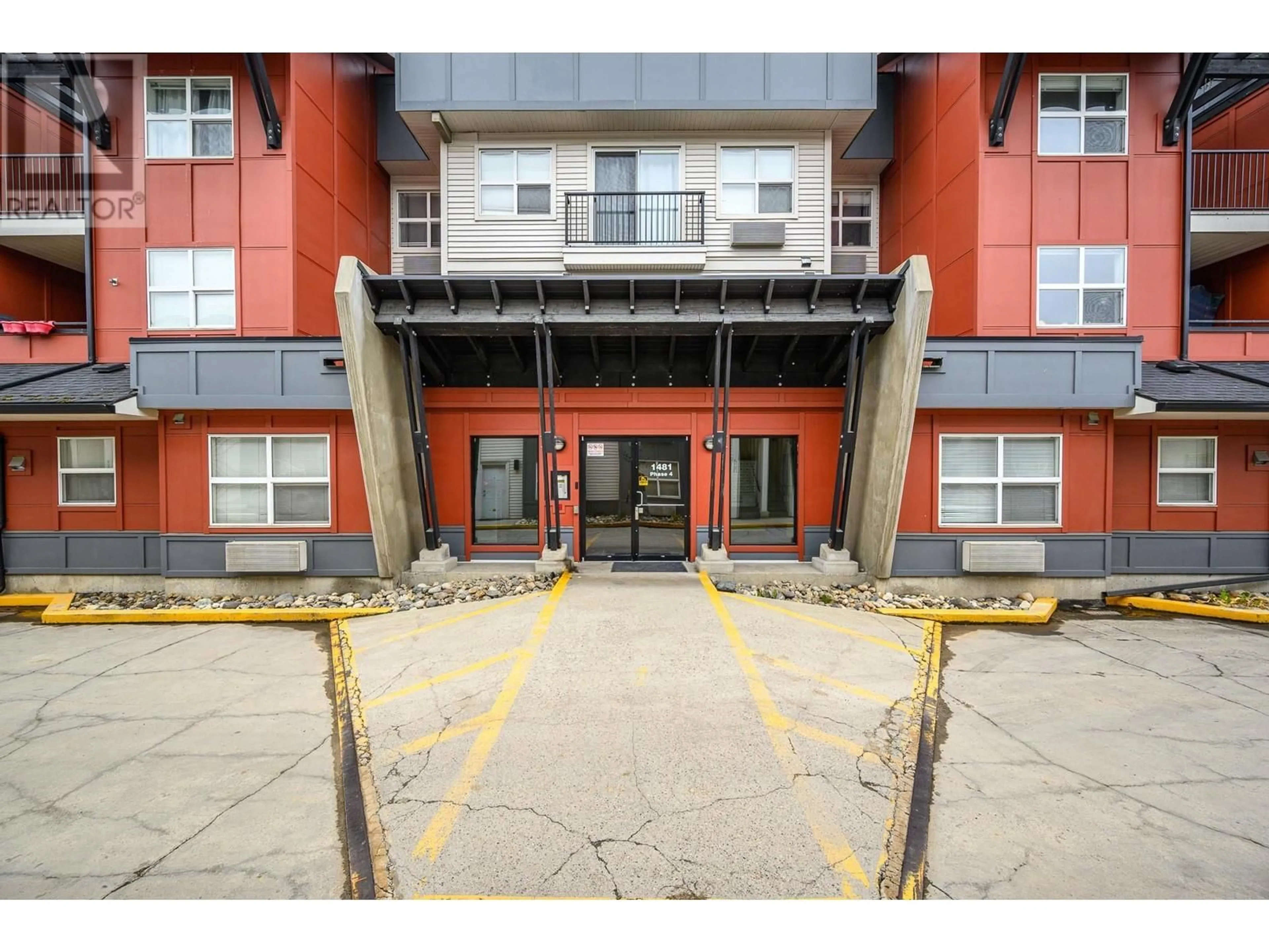 Indoor foyer for 302 - 1481 GLENMORE ROAD NORTH, Kelowna British Columbia V1V2C5