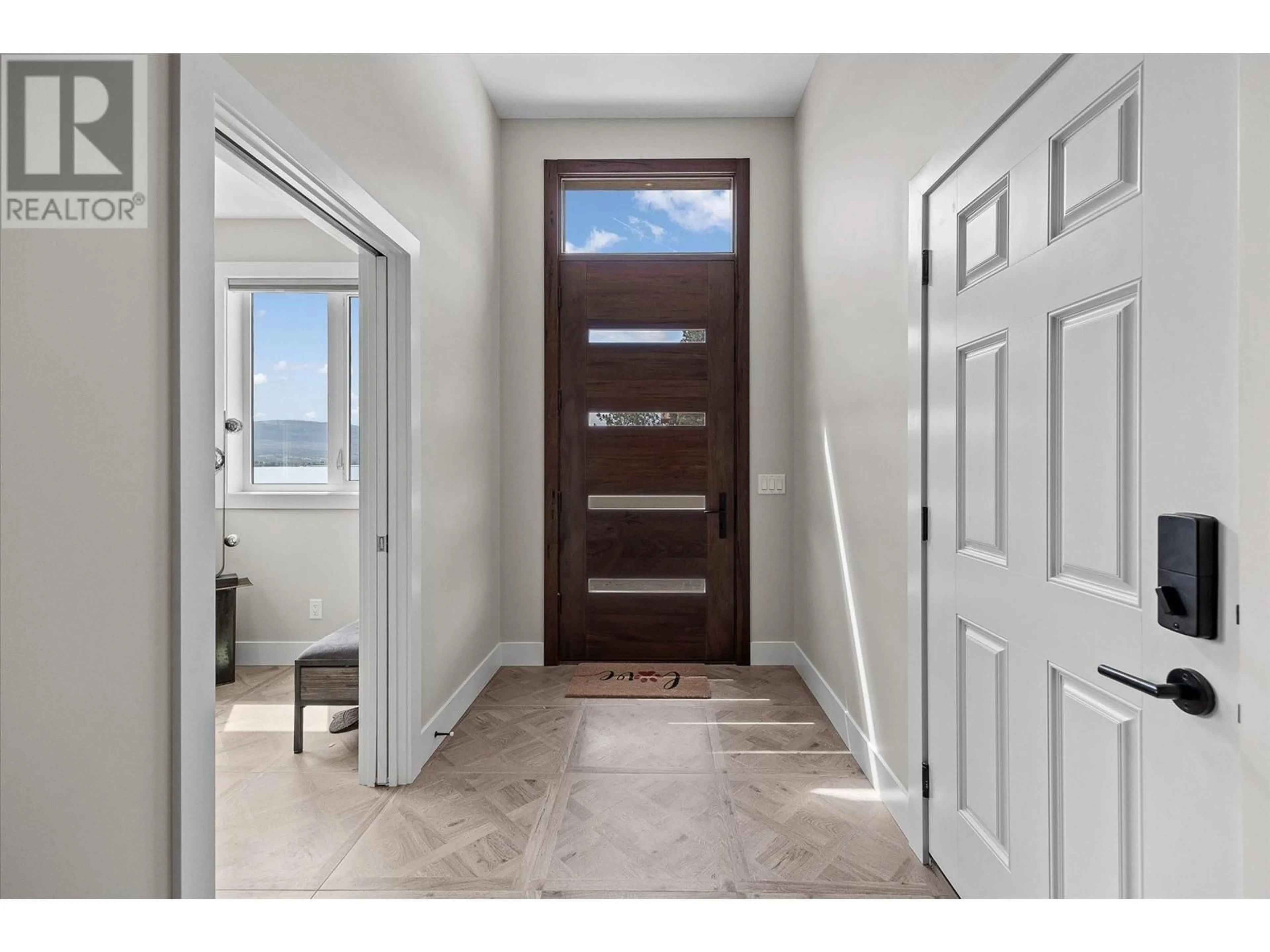 Indoor entryway for 22 - 901 WESTSIDE ROAD SOUTH, West Kelowna British Columbia V1Z3W9
