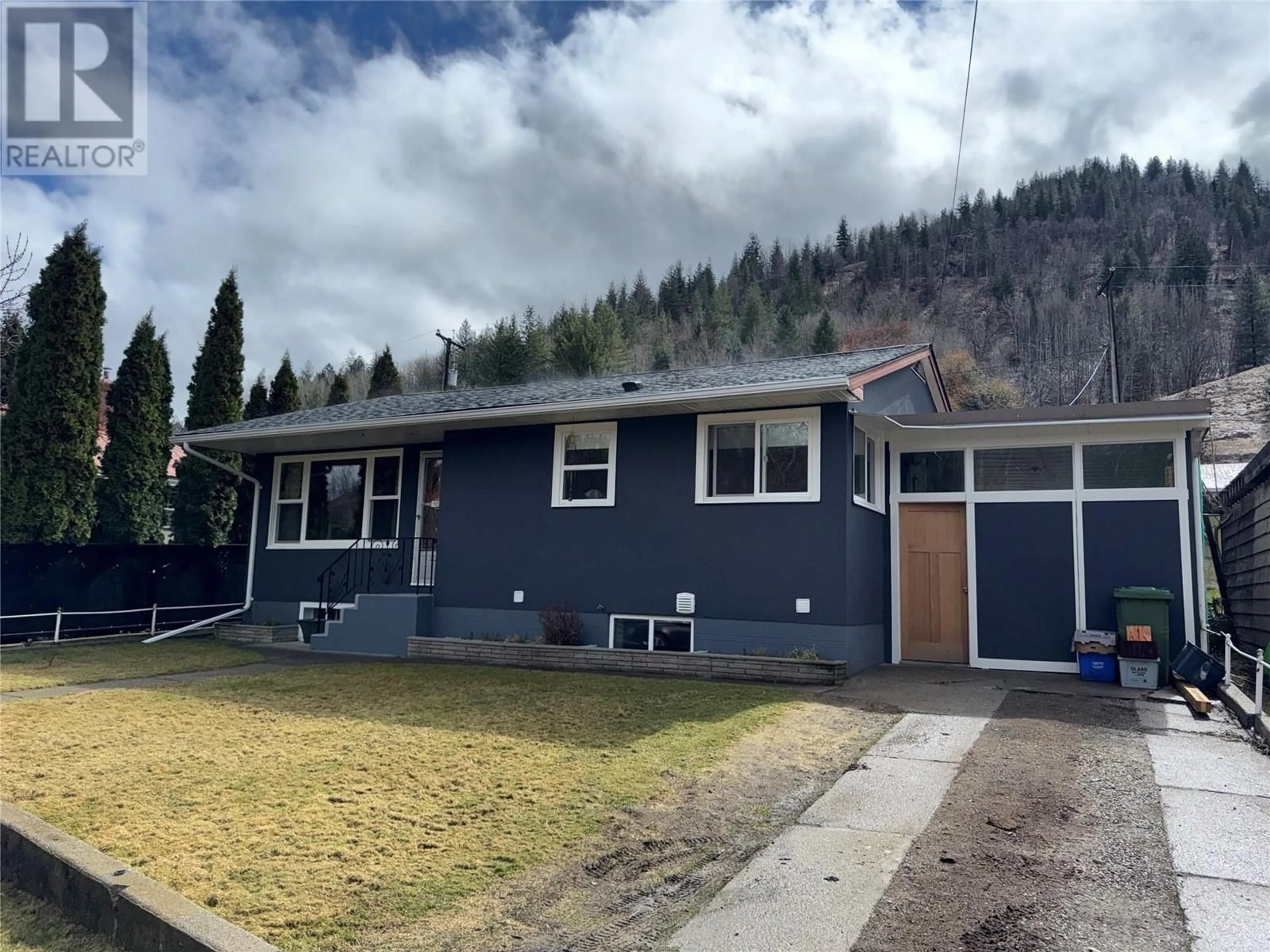 Home with vinyl exterior material, mountain view for 138 HAIG STREET, Warfield British Columbia V1R2L9