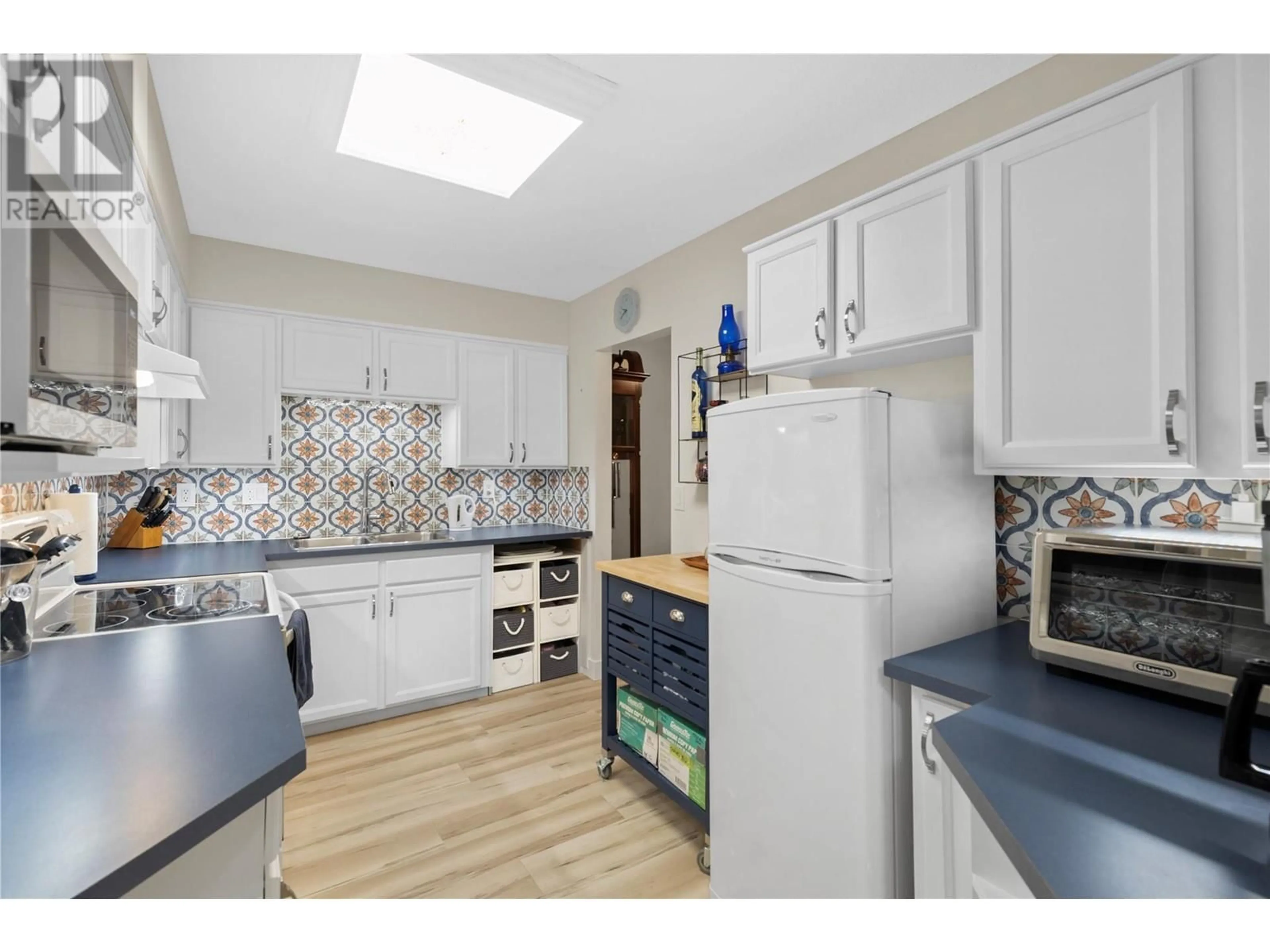 Standard kitchen, ceramic/tile floor for 307 - 411 NICOLA STREET, Kamloops British Columbia V2C2P7