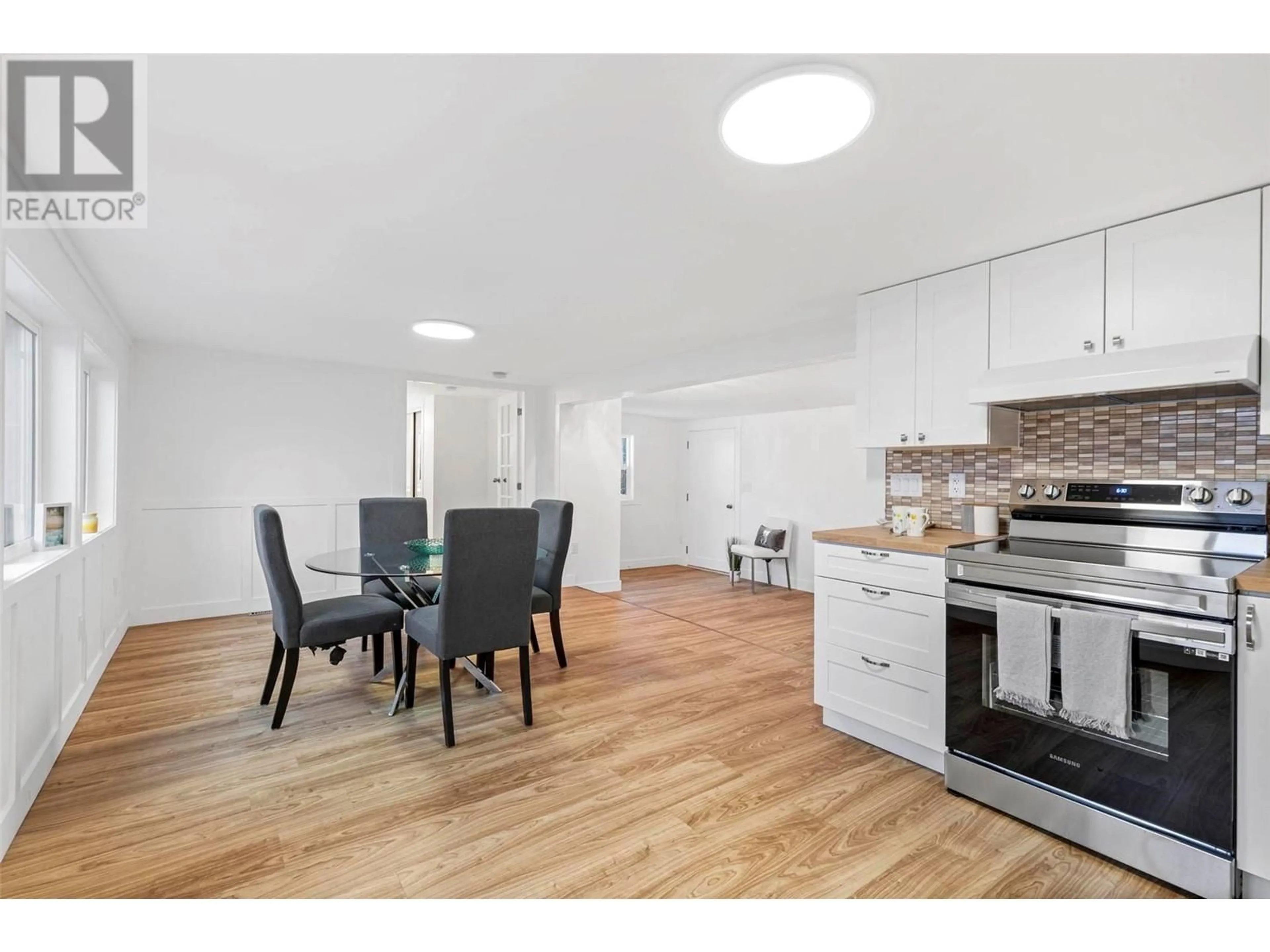 Open concept kitchen, wood/laminate floor for 37 - 3535 MCCULLOCH ROAD, Kelowna British Columbia V1W4R8